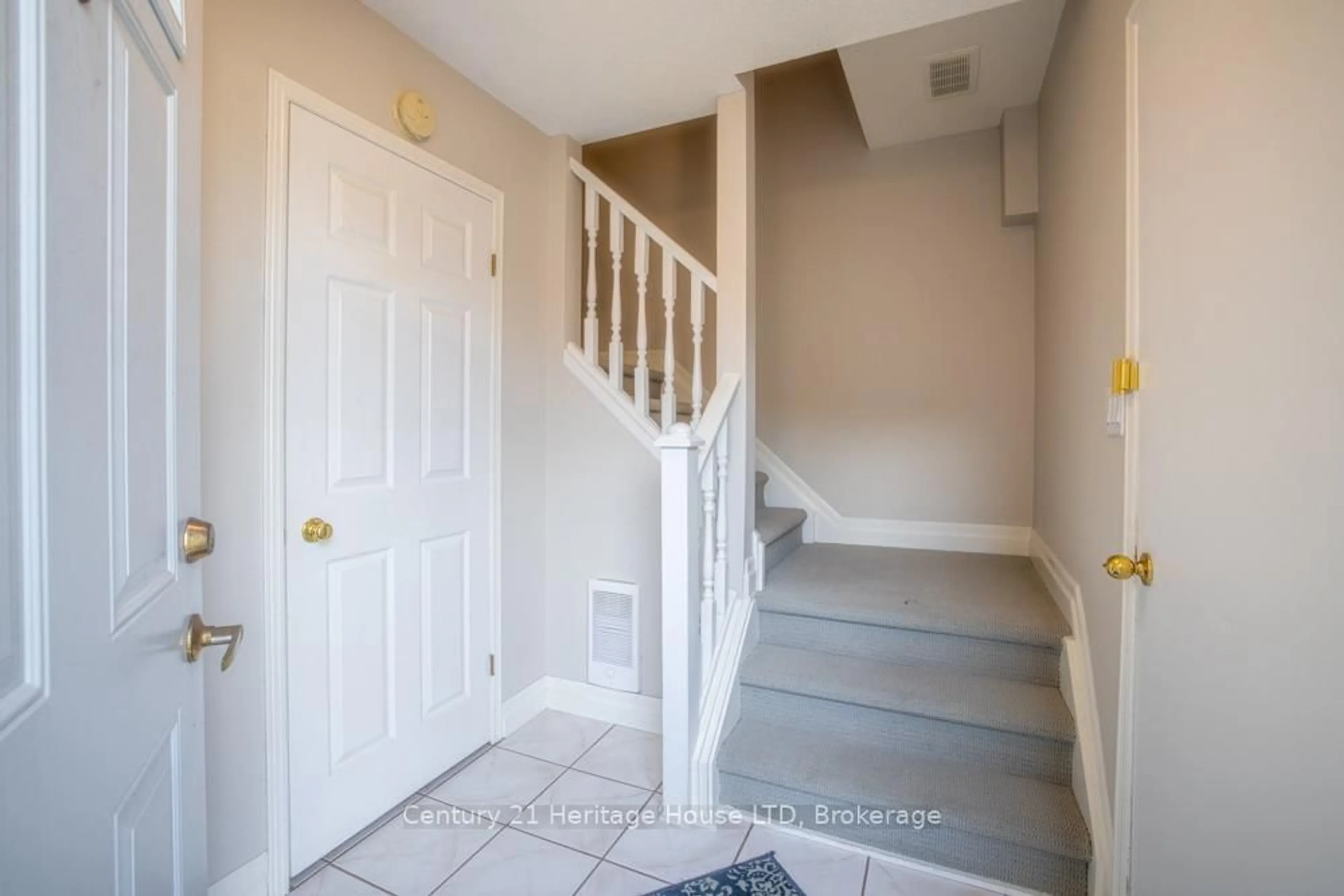 Indoor entryway for 600 Carlton St #205, St. Catharines Ontario L2M 7V9