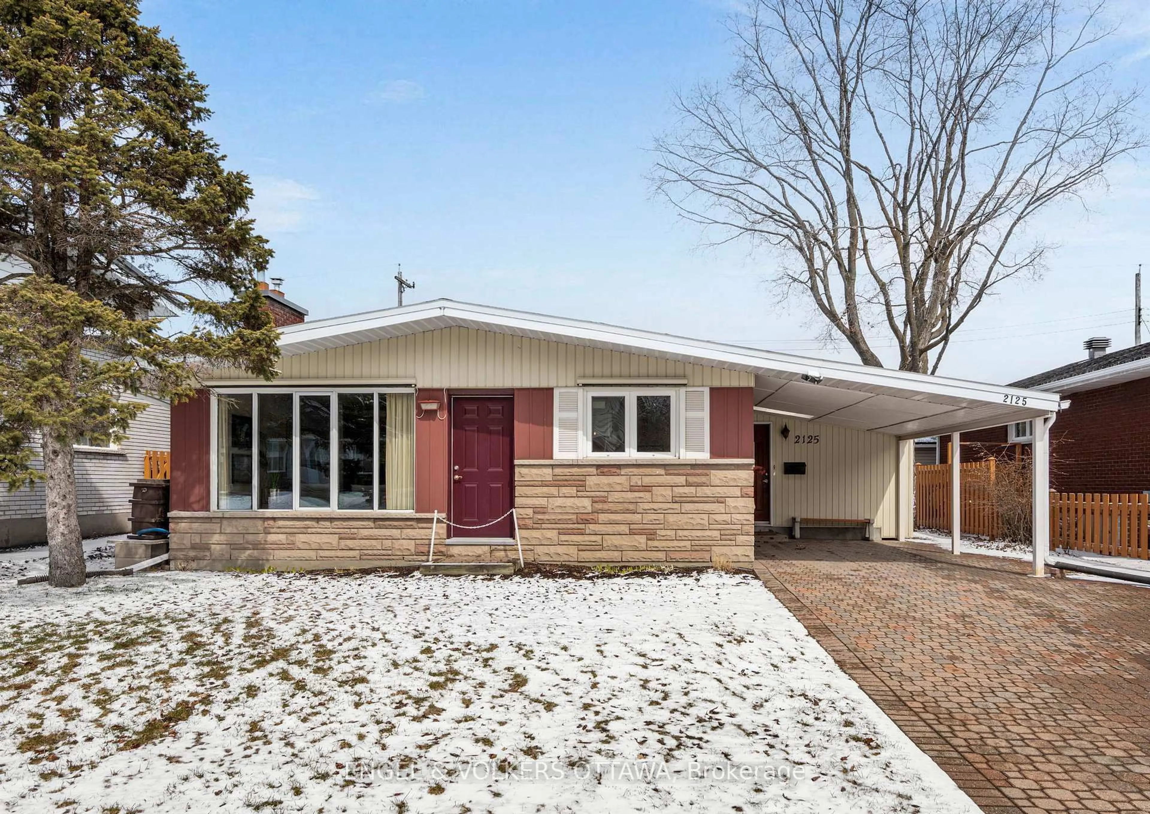 Home with brick exterior material, street for 2125 Valley Dr, Ottawa Ontario K1G 2P6