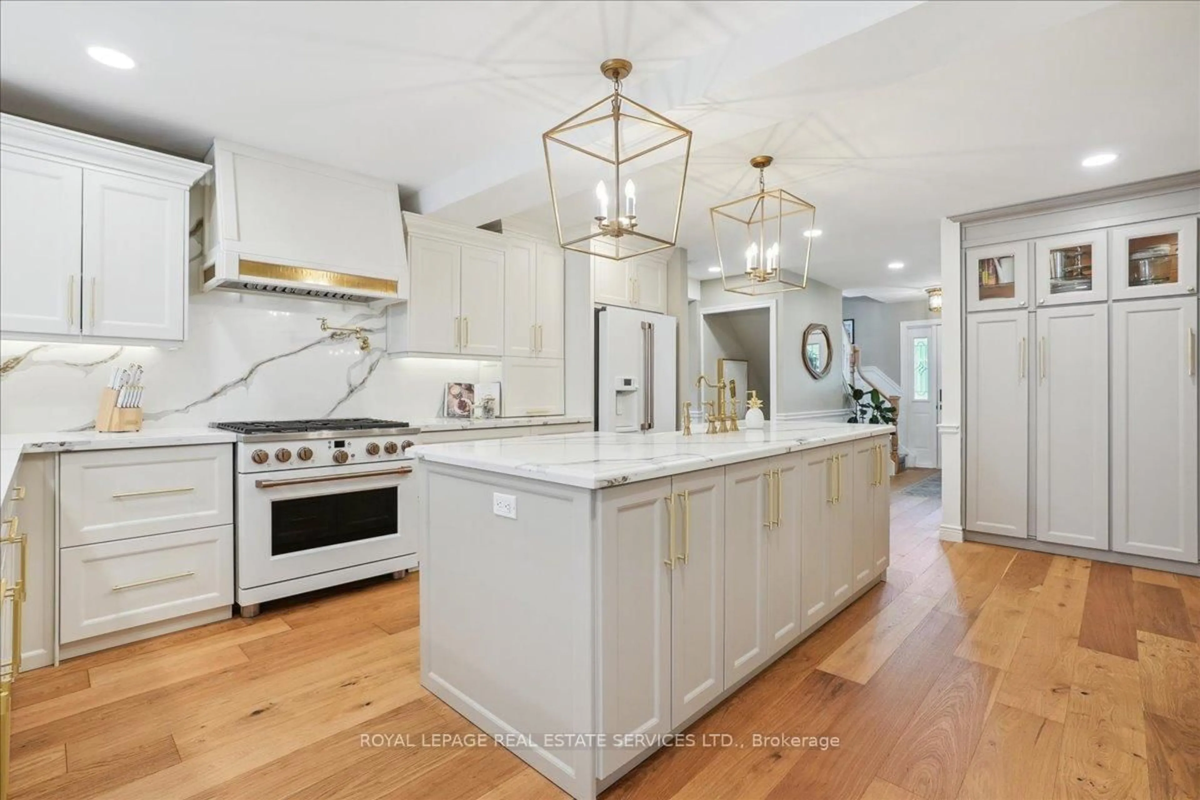 Open concept kitchen, ceramic/tile floor for 14 Dubarry Blvd, Hamilton Ontario L8T 2V4