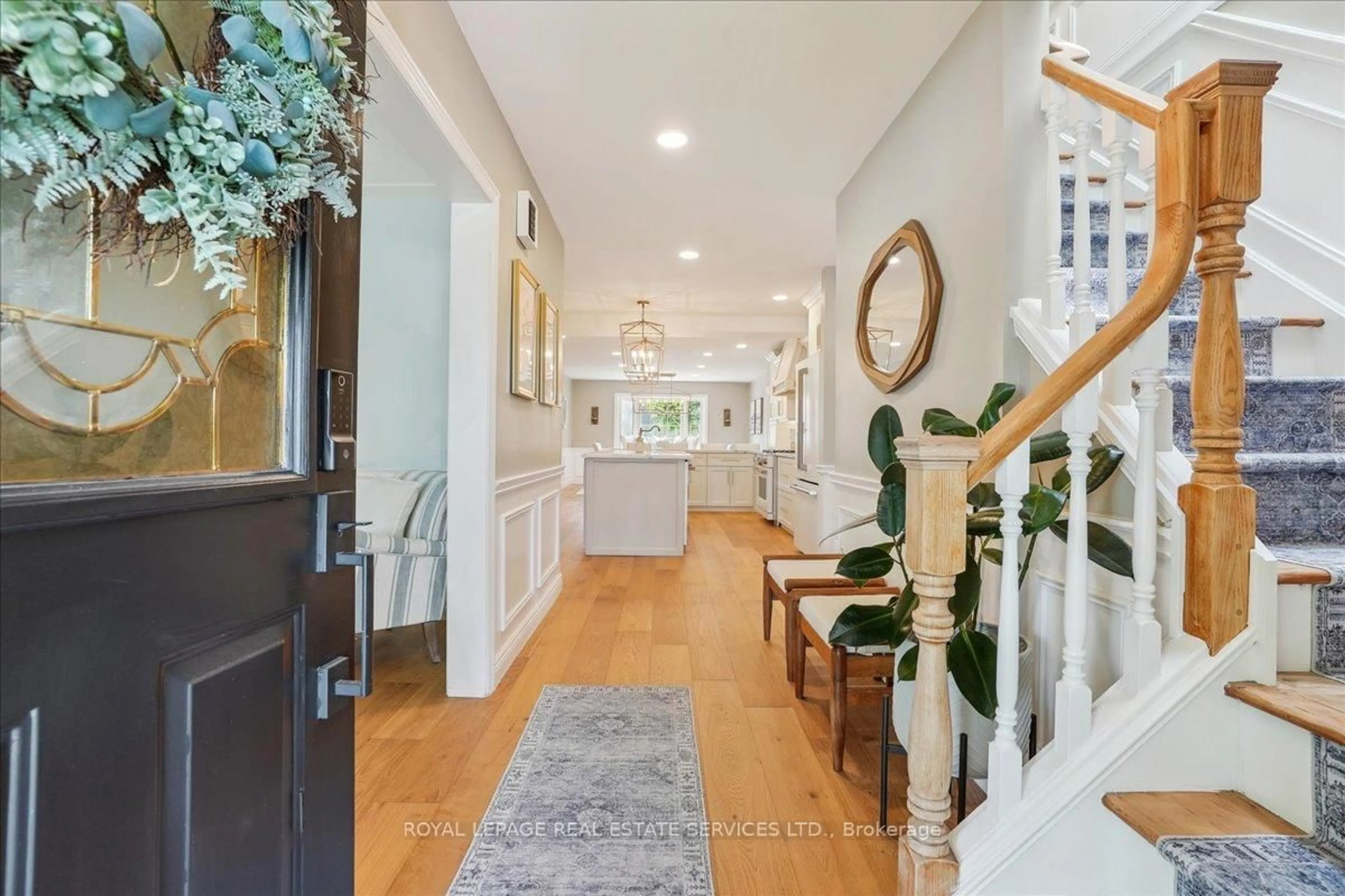 Indoor entryway for 14 Dubarry Blvd, Hamilton Ontario L8T 2V4