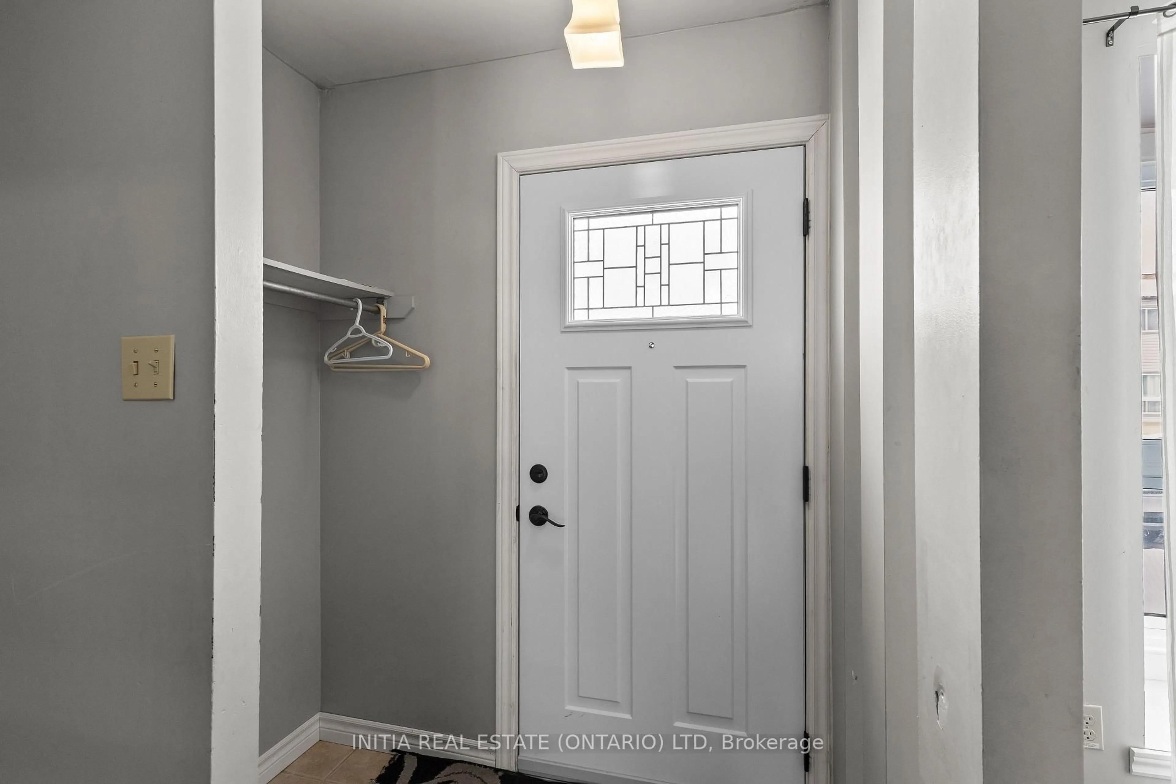 Indoor entryway for 253 Taylor St #19, London East Ontario N5Y 2J6