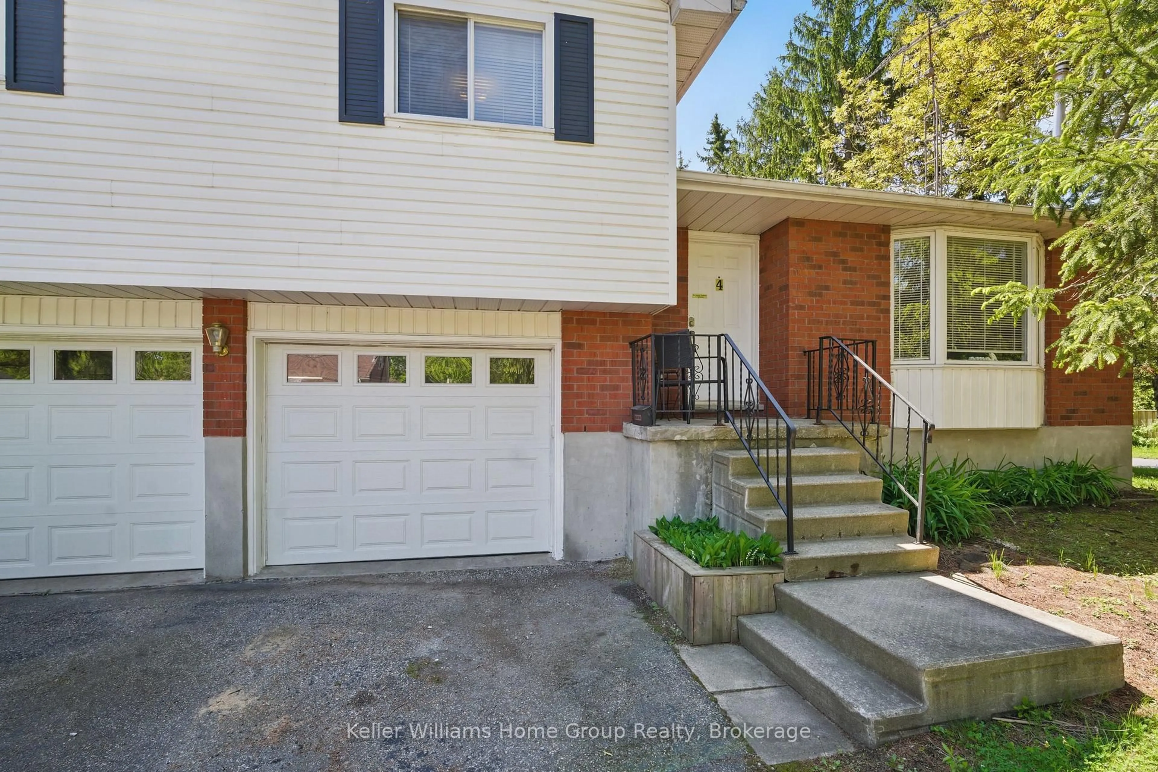 Unknown for 4 Market St, Kitchener Ontario N2K 1H2