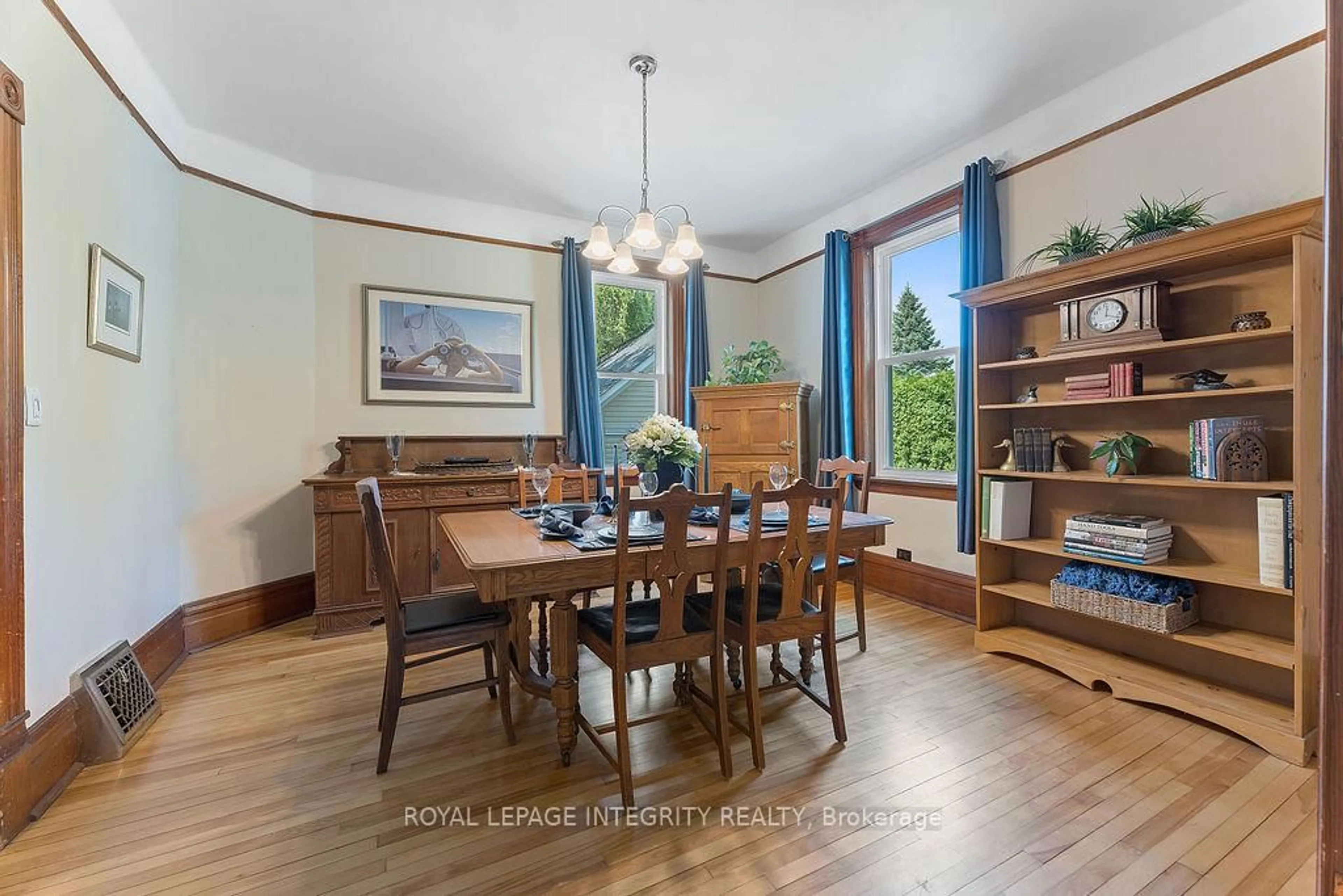 Dining room, wood/laminate floor for 72 Lakeshore Dr, South Dundas Ontario K0C 1X0