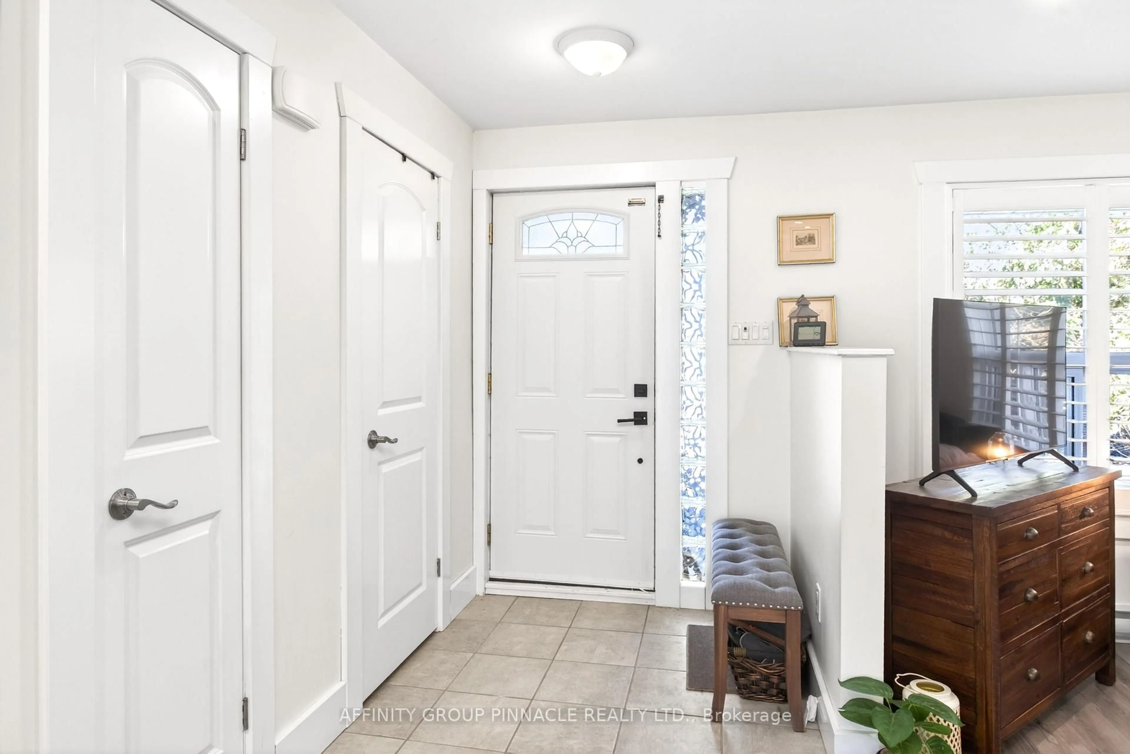 Indoor entryway for 147 Sturgeon Glen Rd, Kawartha Lakes Ontario K0M 1N0