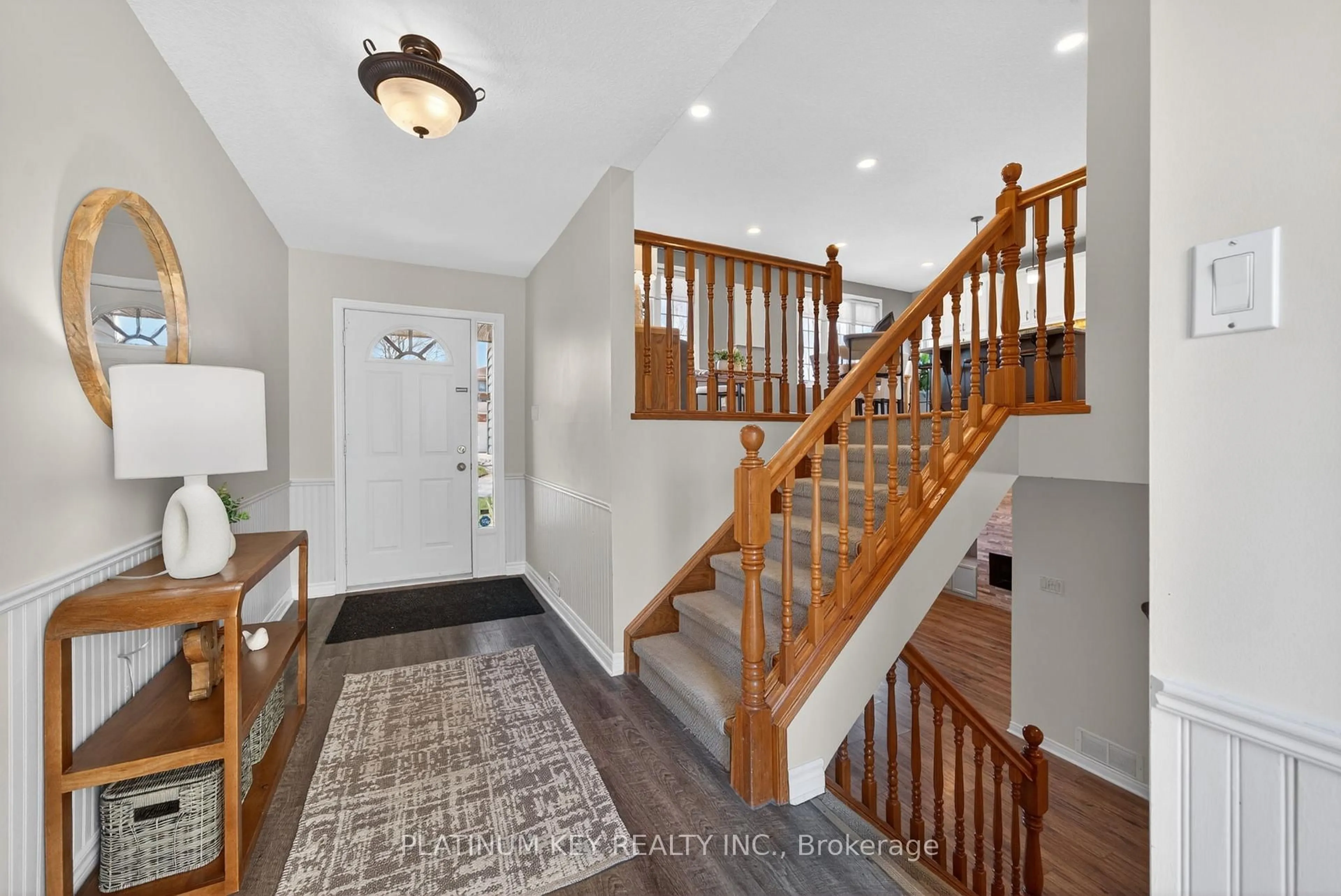 Indoor entryway for 229 Southfield Dr, Strathroy-Caradoc Ontario N7G 3V3