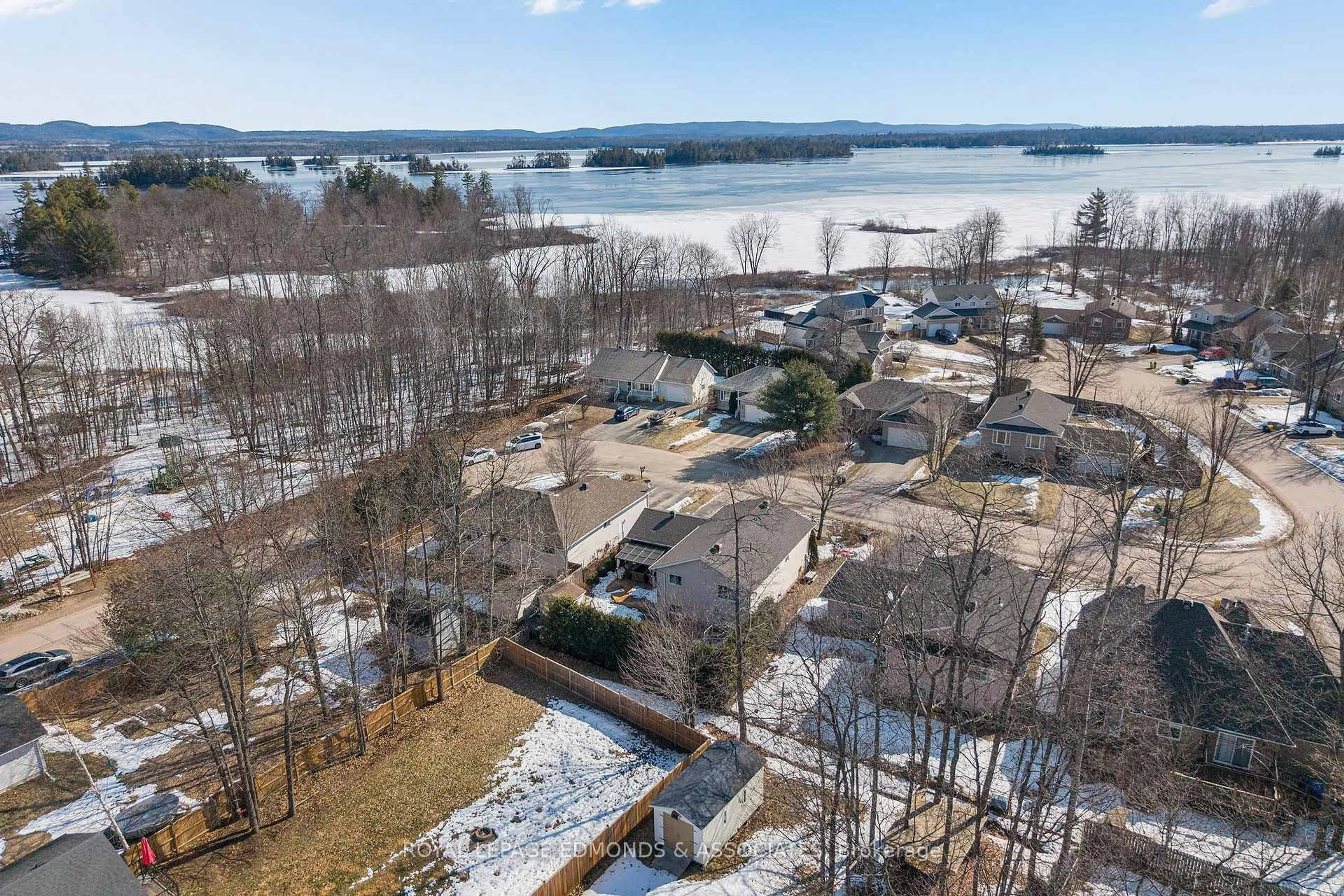 A pic from outside/outdoor area/front of a property/back of a property/a pic from drone, water/lake/river/ocean view for 34 Bayshore Dr, Petawawa Ontario K8H 3R7