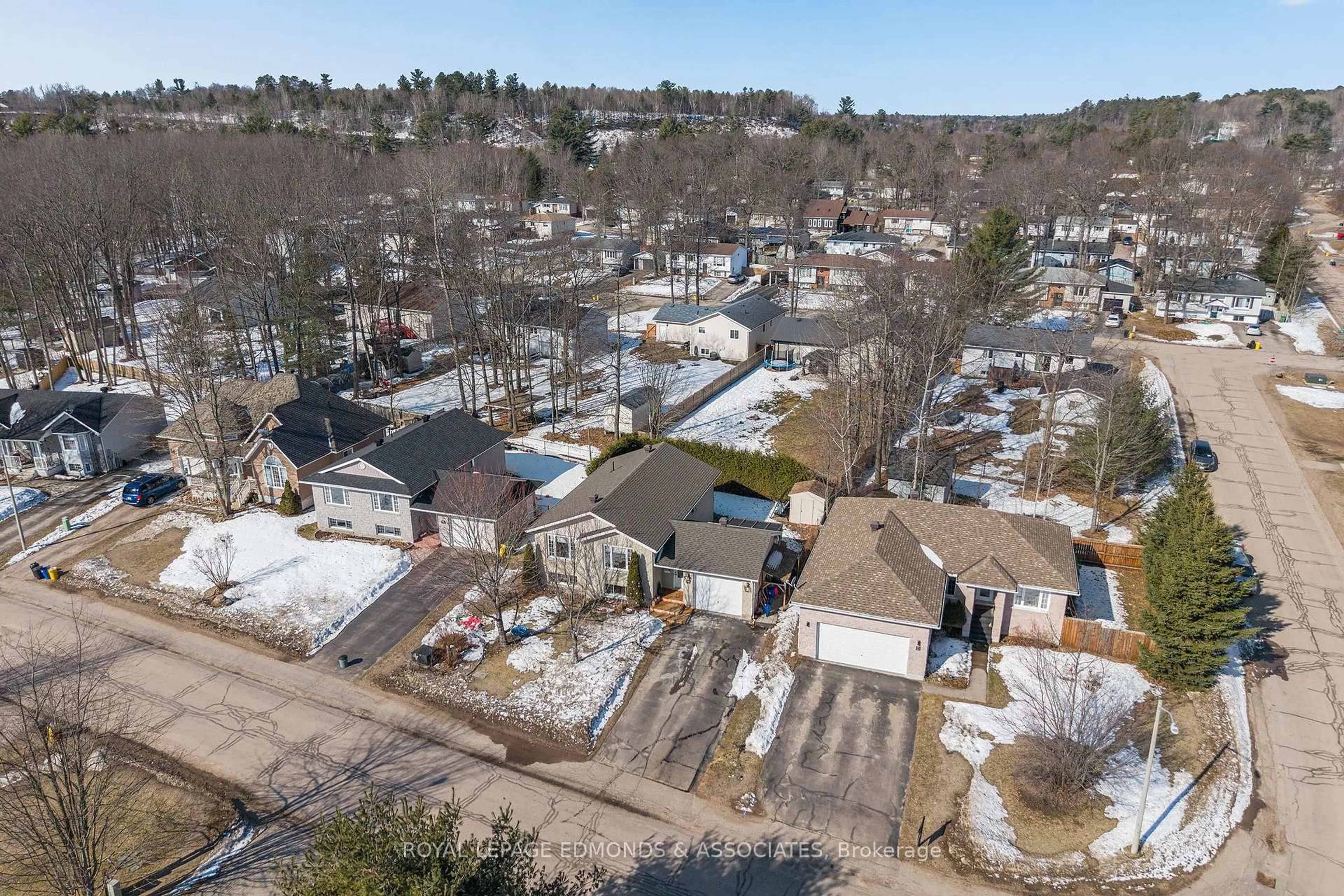 A pic from outside/outdoor area/front of a property/back of a property/a pic from drone, street for 34 Bayshore Dr, Petawawa Ontario K8H 3R7