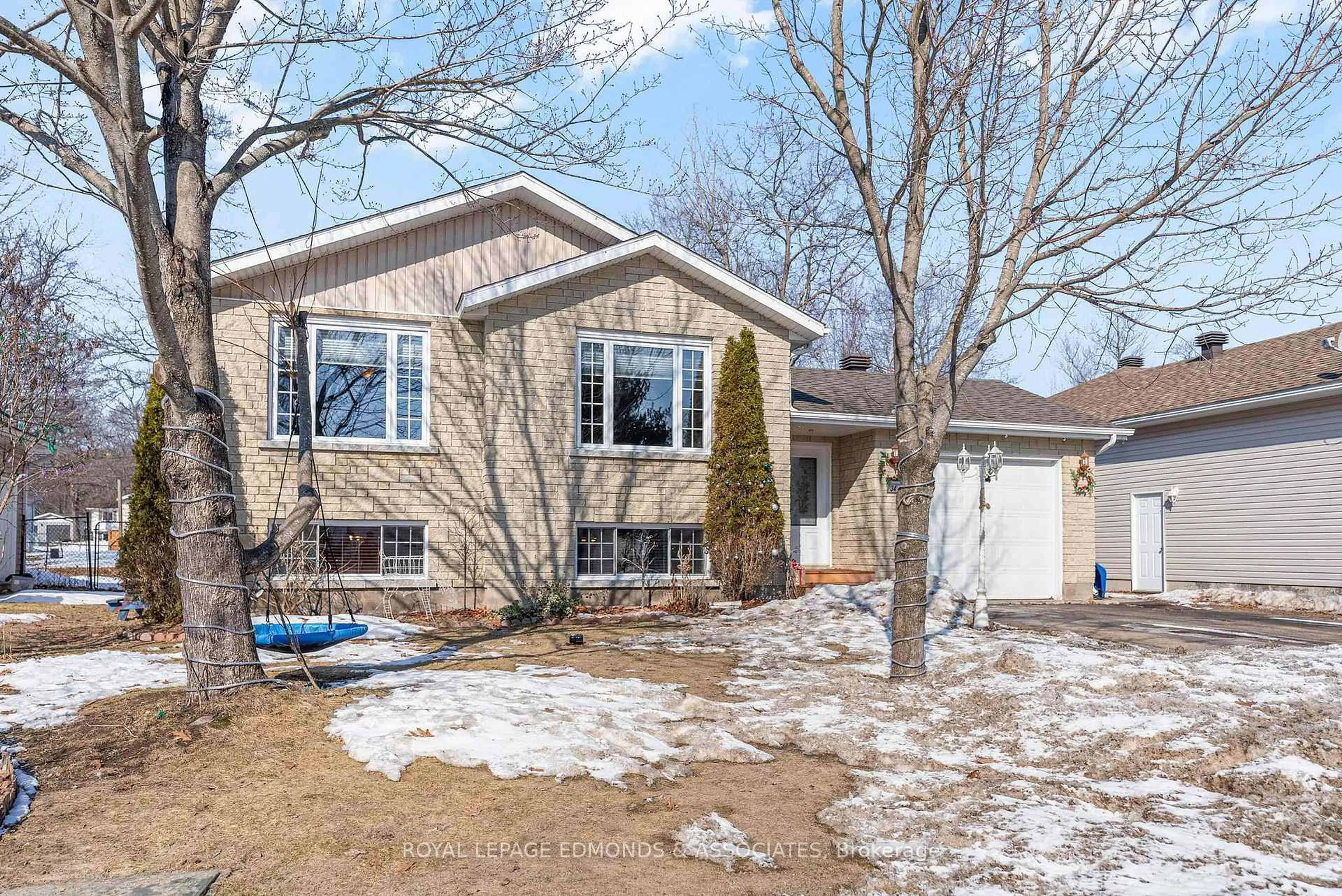 Home with vinyl exterior material, street for 34 Bayshore Dr, Petawawa Ontario K8H 3R7