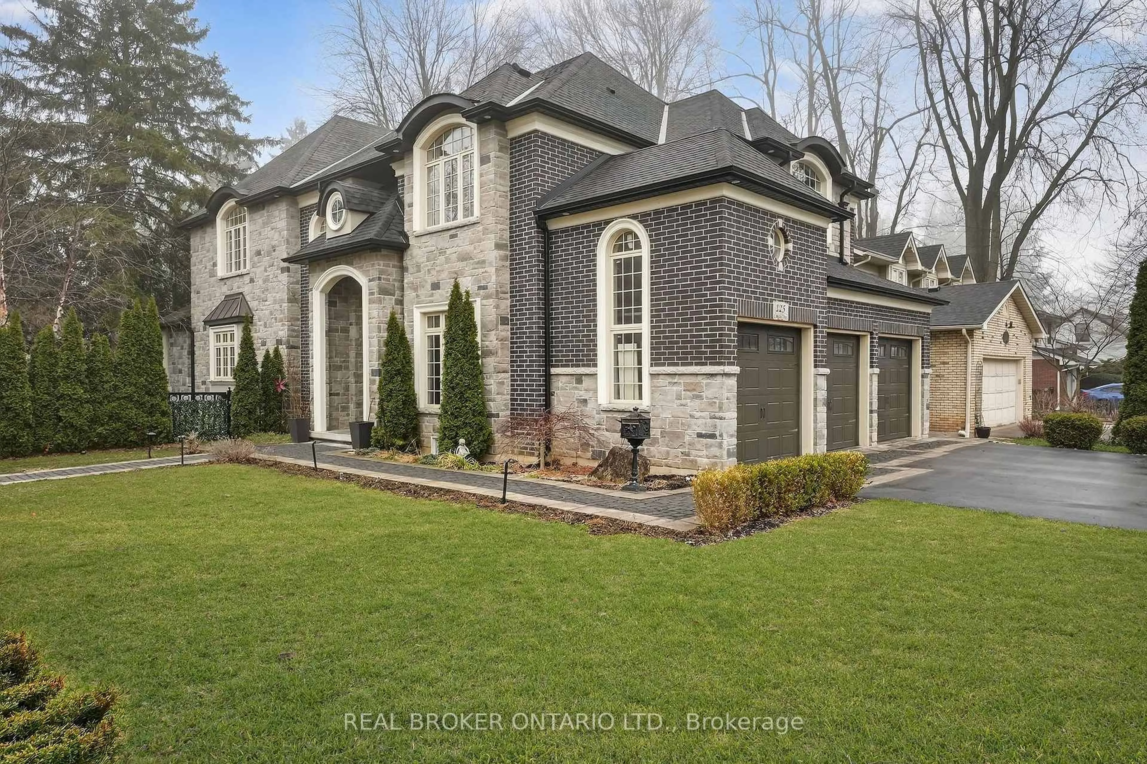 Home with brick exterior material, street for 125 Central Dr, Hamilton Ontario L9G 2A3