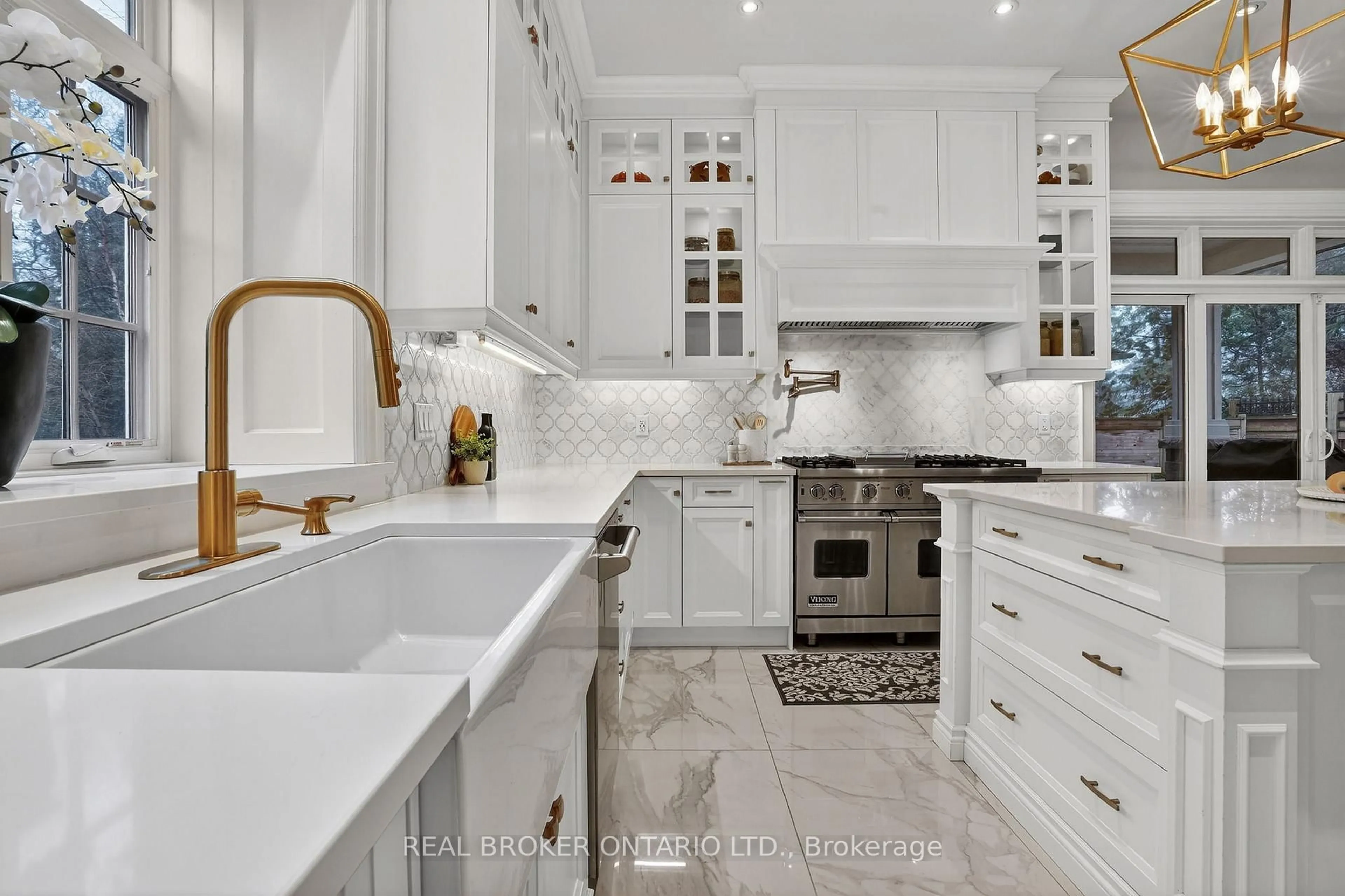 Contemporary kitchen, ceramic/tile floor for 125 Central Dr, Hamilton Ontario L9G 2A3