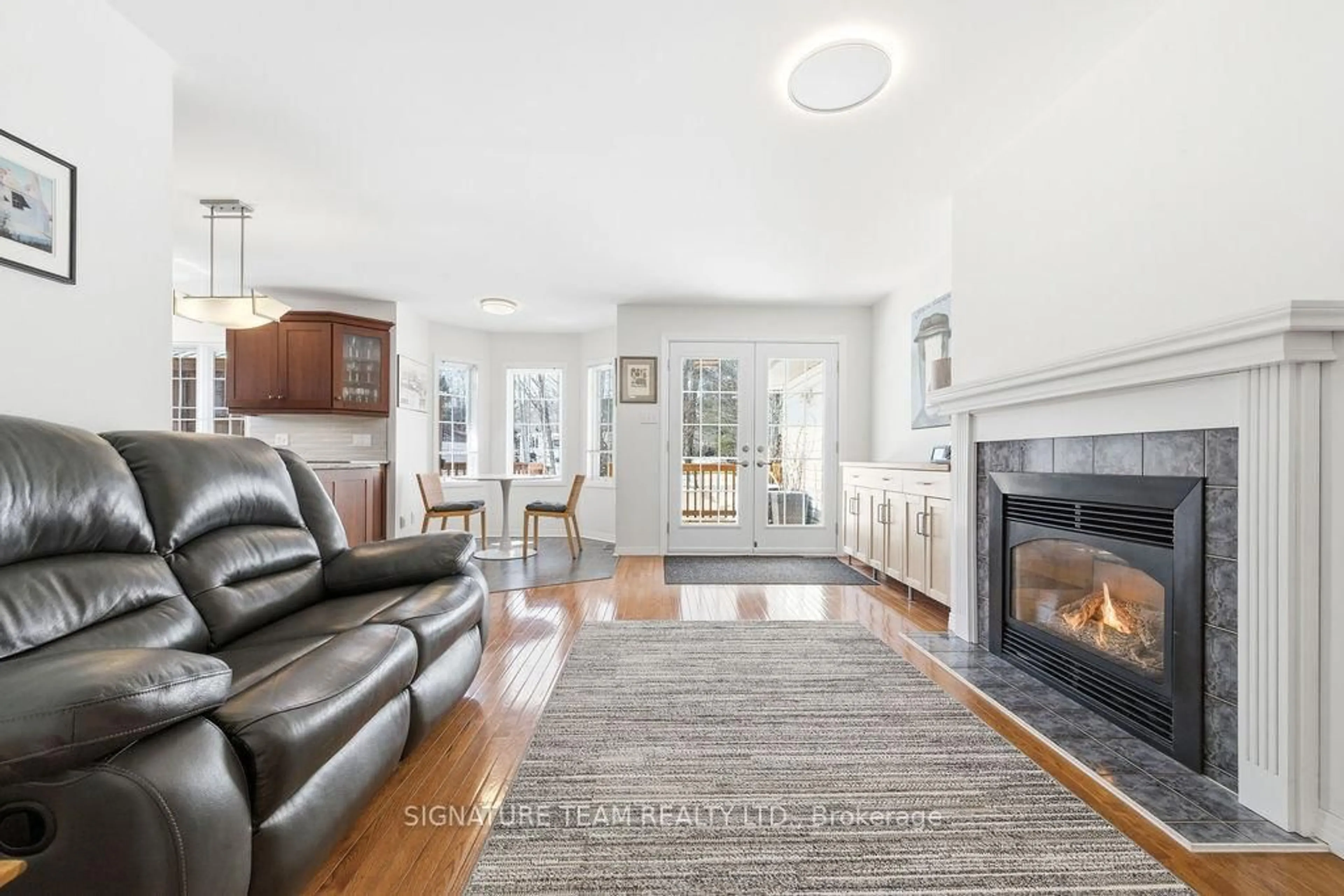 Living room with furniture, unknown for 111 Thomas St, Deep River Ontario K0J 1P0