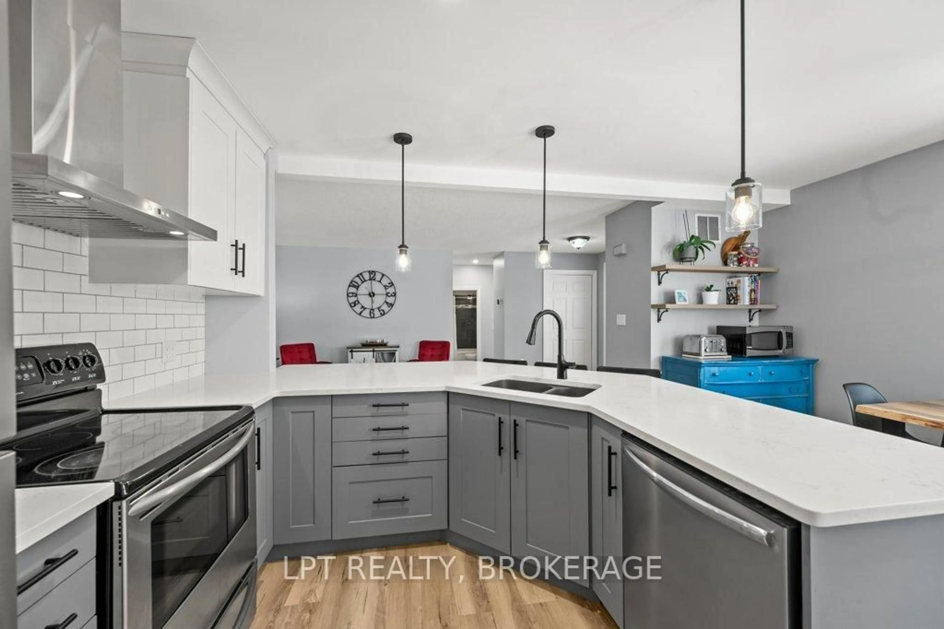 Contemporary kitchen, unknown for 1051 Waterbury Cres, Kingston Ontario K7M 8V4