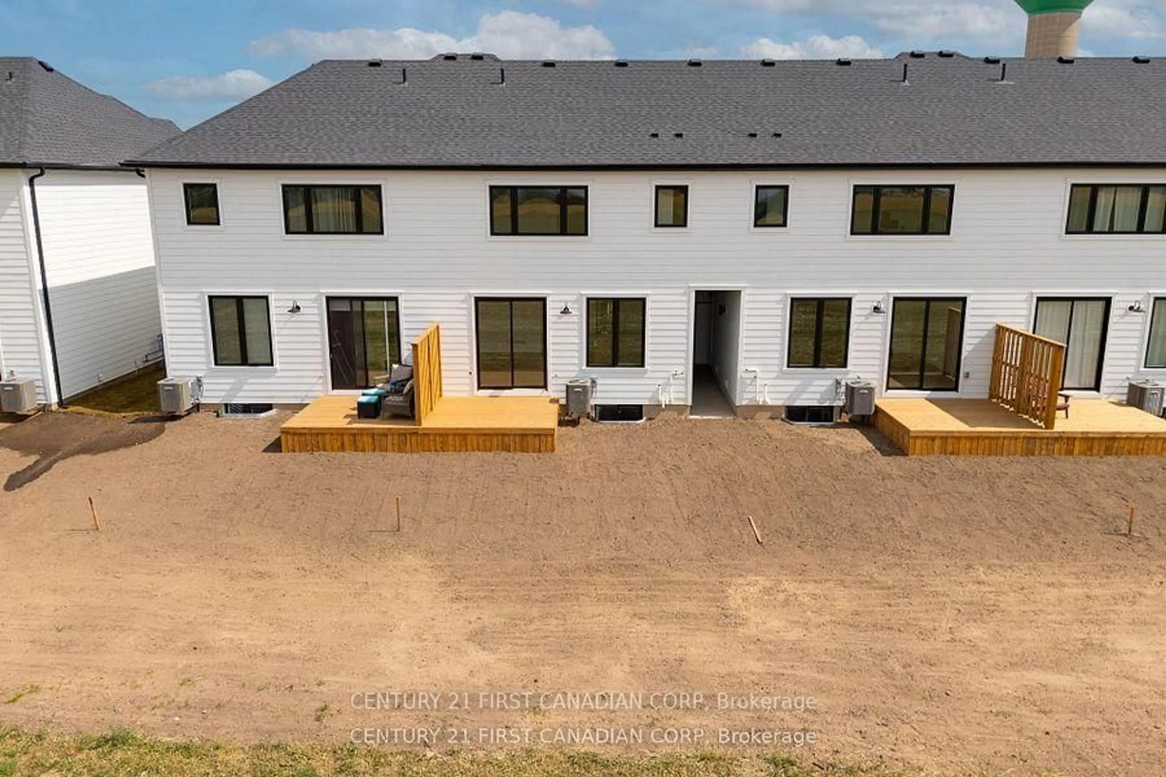 A pic from outside/outdoor area/front of a property/back of a property/a pic from drone, unknown for 147-23(30) SCOTTS Dr, Lucan Biddulph Ontario N0M 2J0