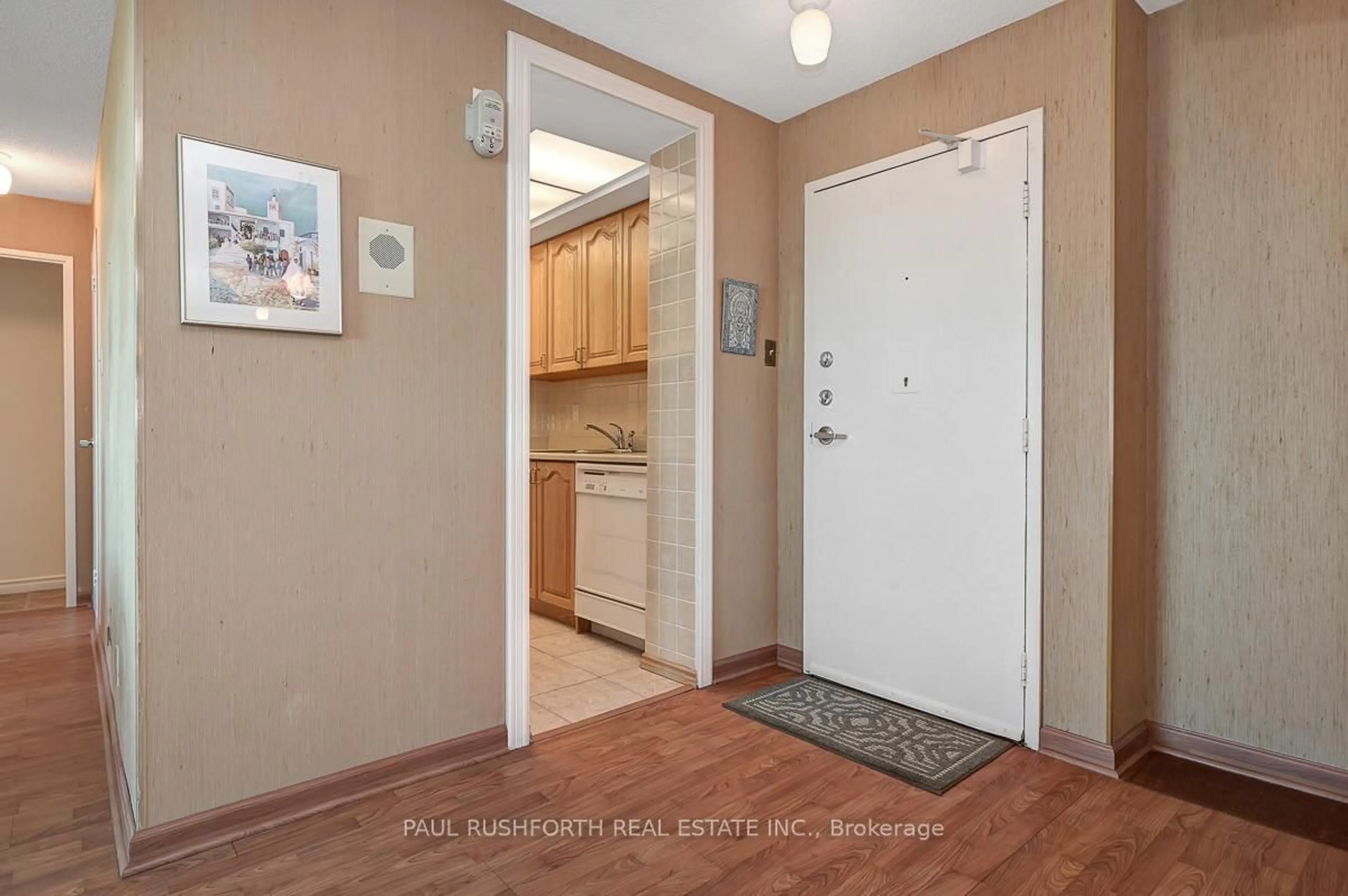 Indoor entryway for 555 Brittany Dr #PH7, Ottawa Ontario K1K 4C5