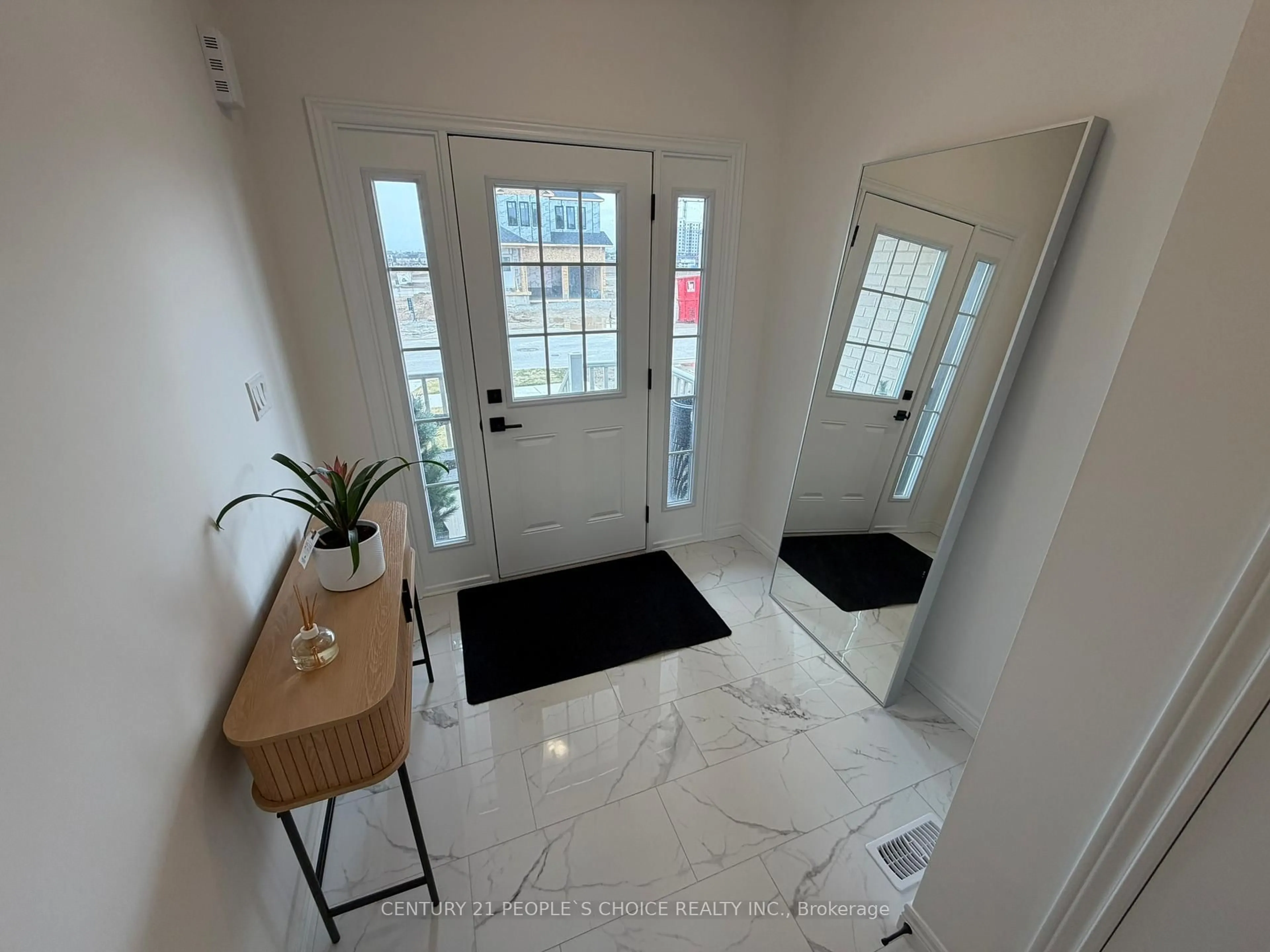 Indoor entryway for 520 Anton Cres, Kitchener Ontario N2R 0T8