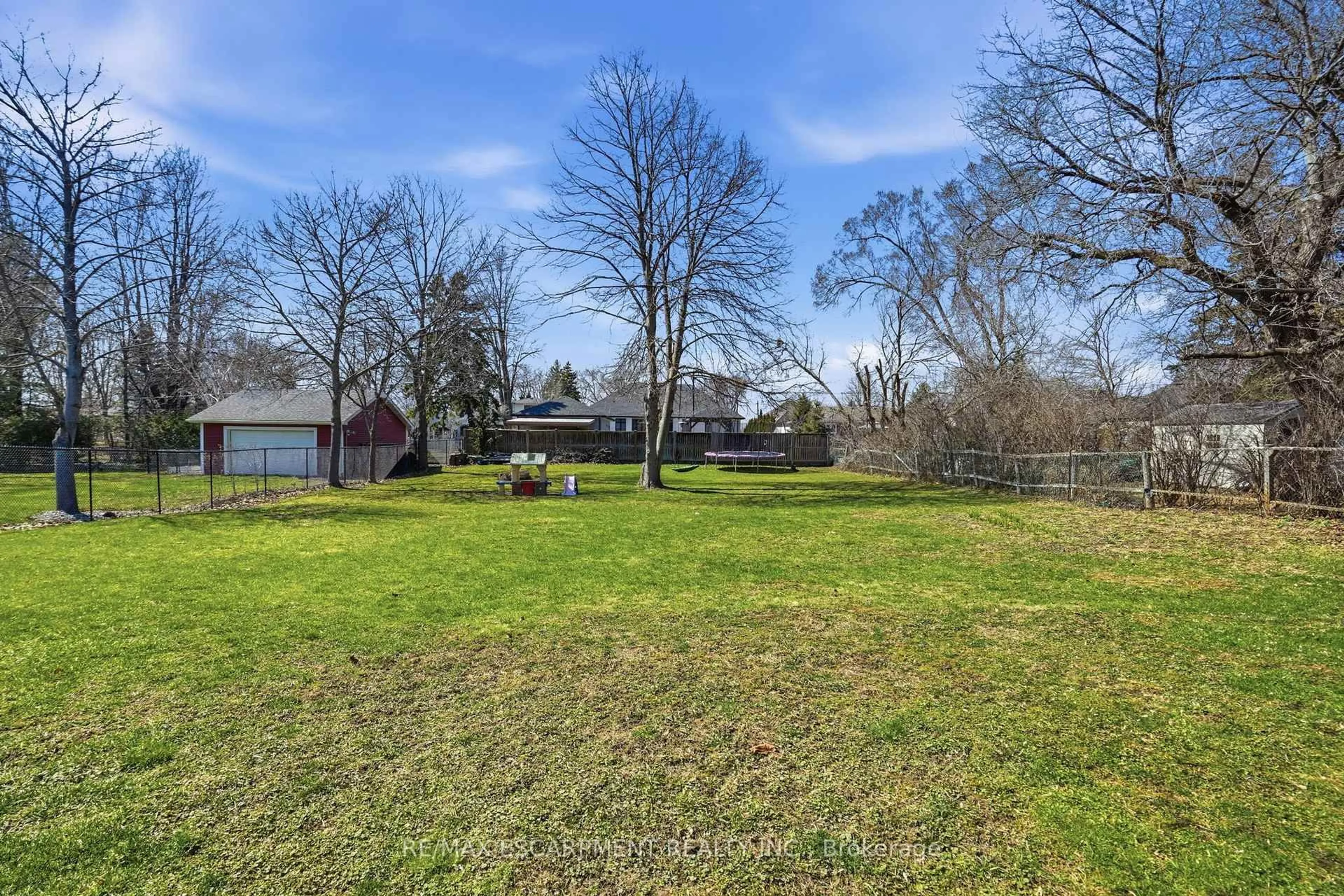 A pic from outside/outdoor area/front of a property/back of a property/a pic from drone, water/lake/river/ocean view for 208 Seneca Ave, Hamilton Ontario L9B 1M2