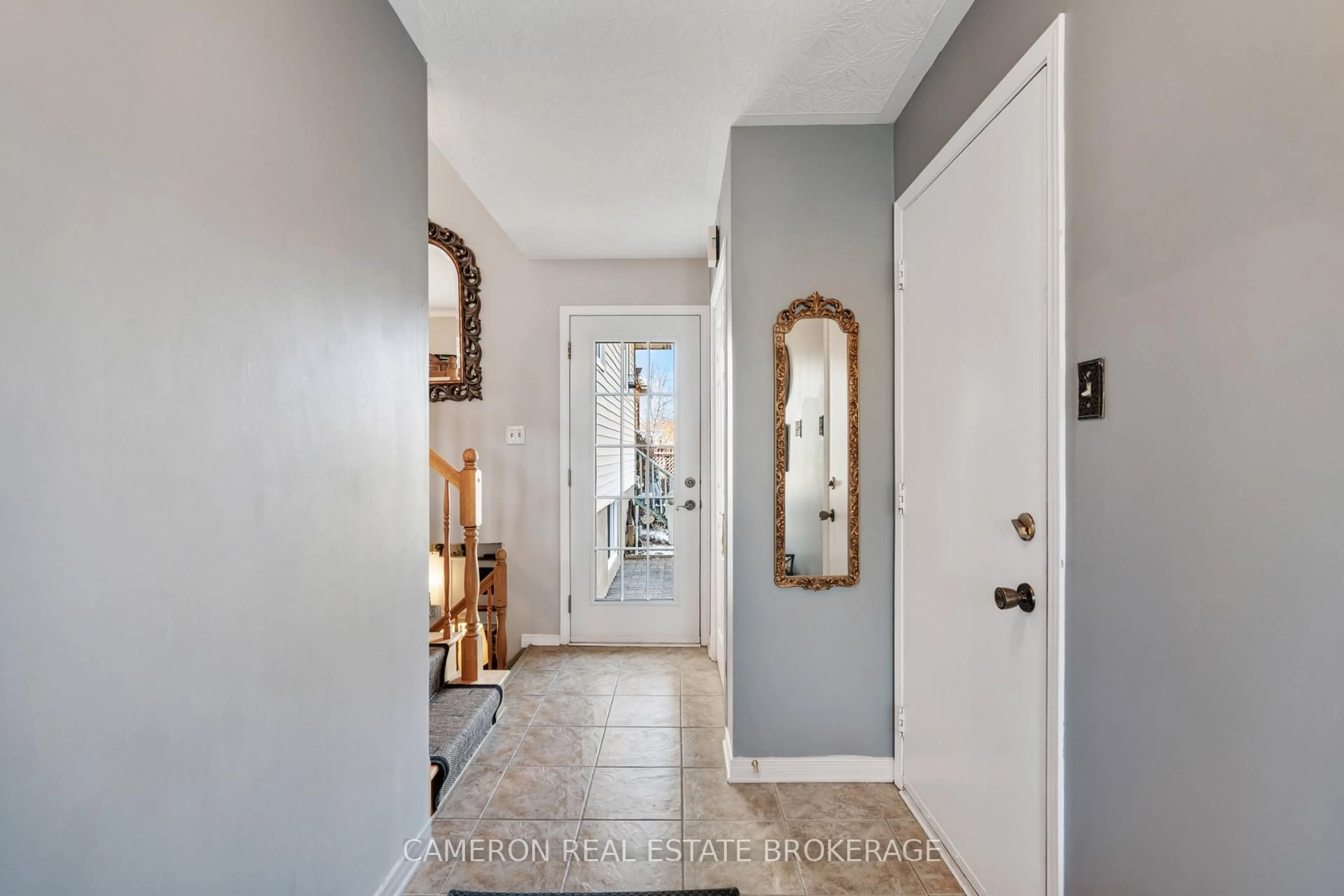 Indoor entryway for 1343 Lancaster Cres, Cornwall Ontario K6H 6R7