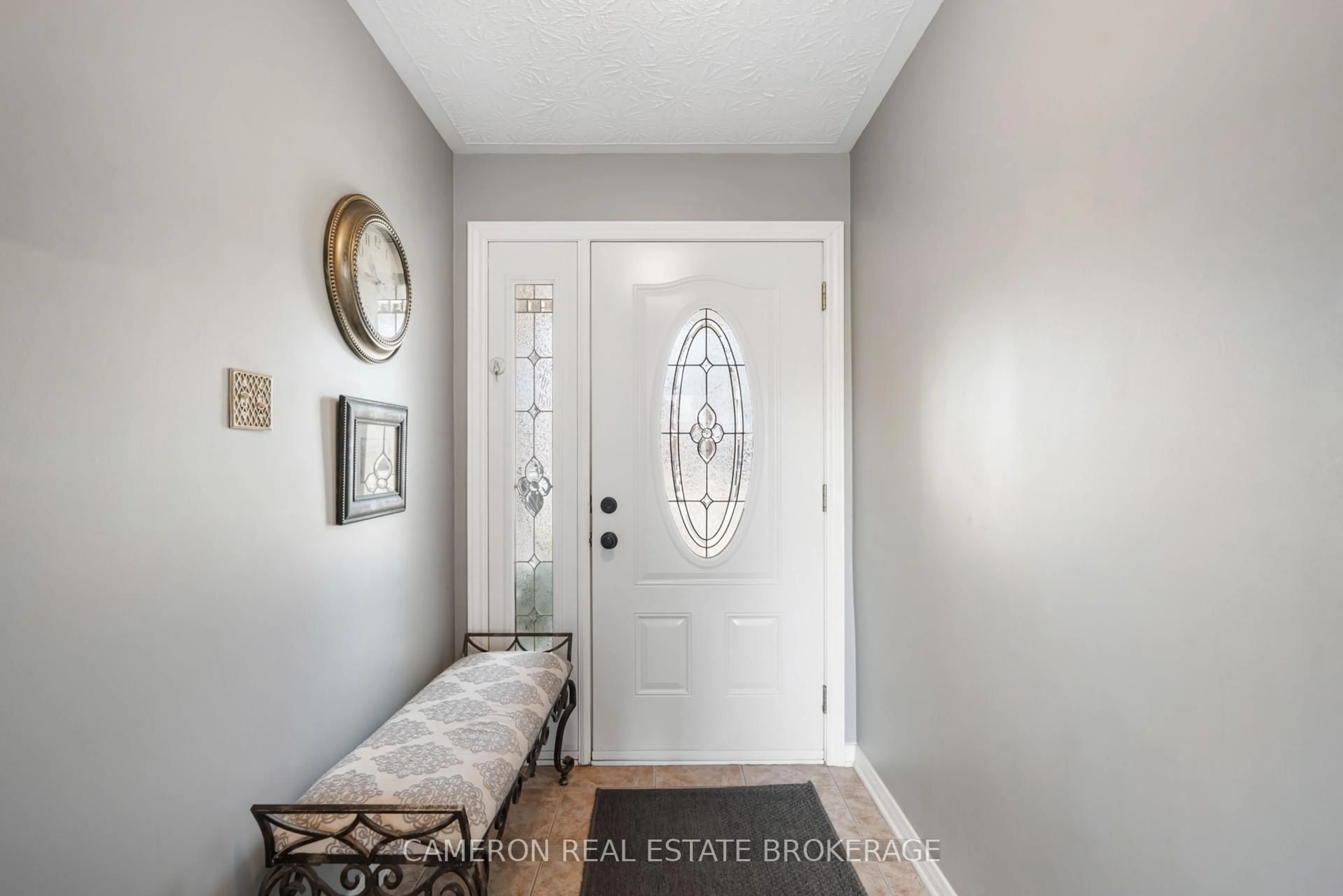 Indoor entryway for 1343 Lancaster Cres, Cornwall Ontario K6H 6R7
