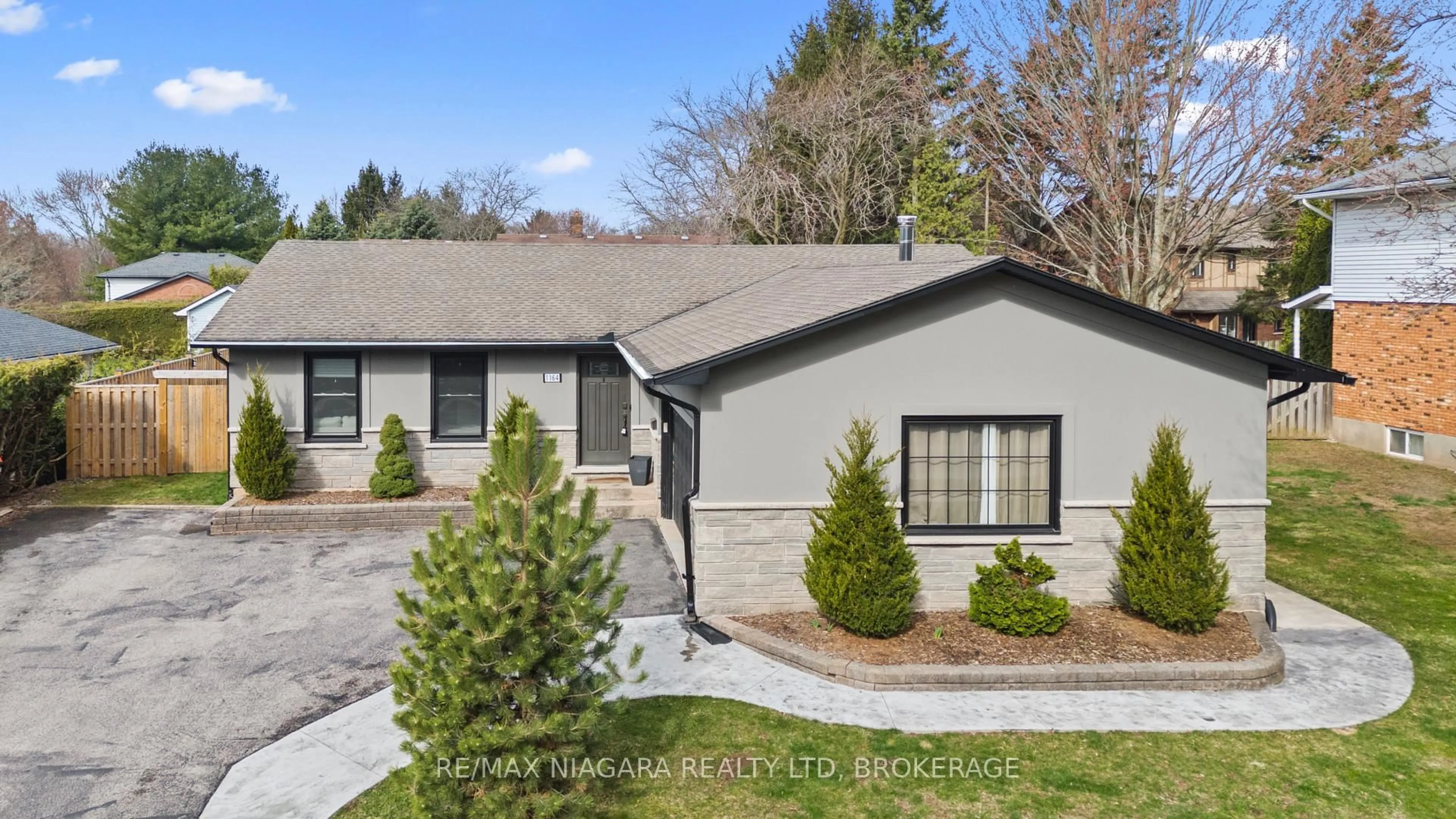 Home with vinyl exterior material, street for 1164 Haist Rd, Pelham Ontario L3B 5N5