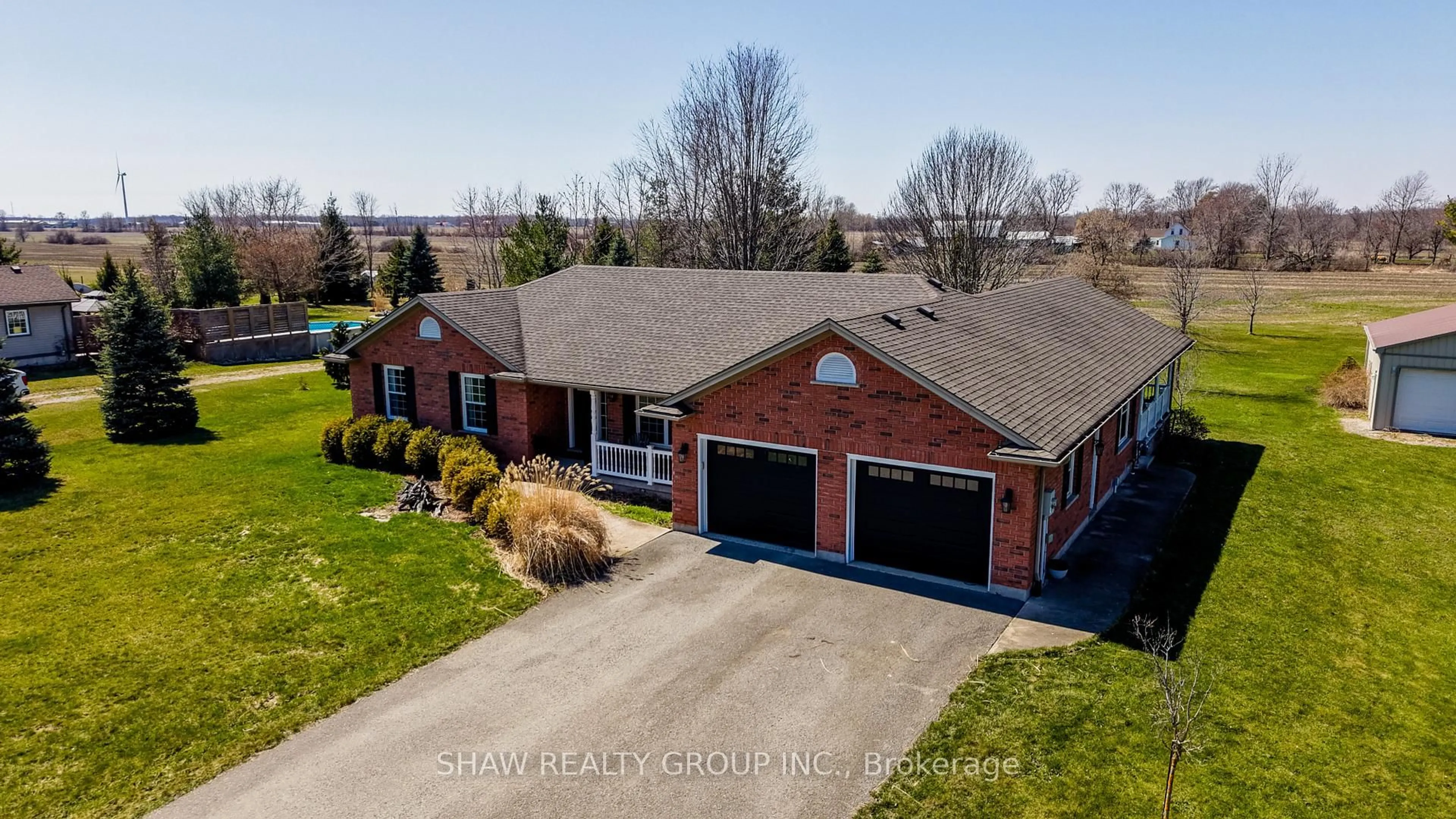 A pic from outside/outdoor area/front of a property/back of a property/a pic from drone, unknown for 32080 Side Rd 20 Rd, Wainfleet Ontario L0S 1V0