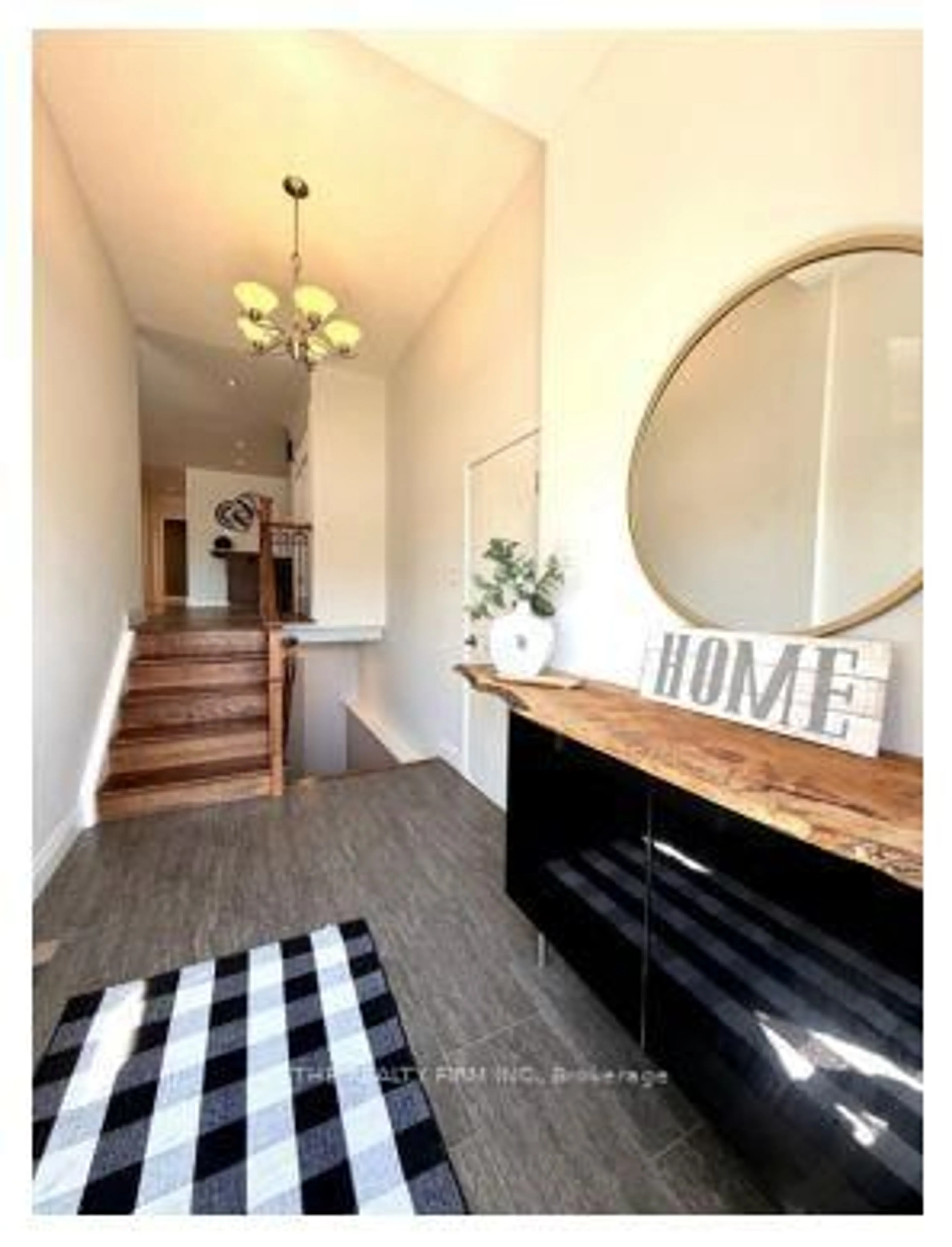 Indoor entryway for 827 Classic Dr, London East Ontario N5W 5T4