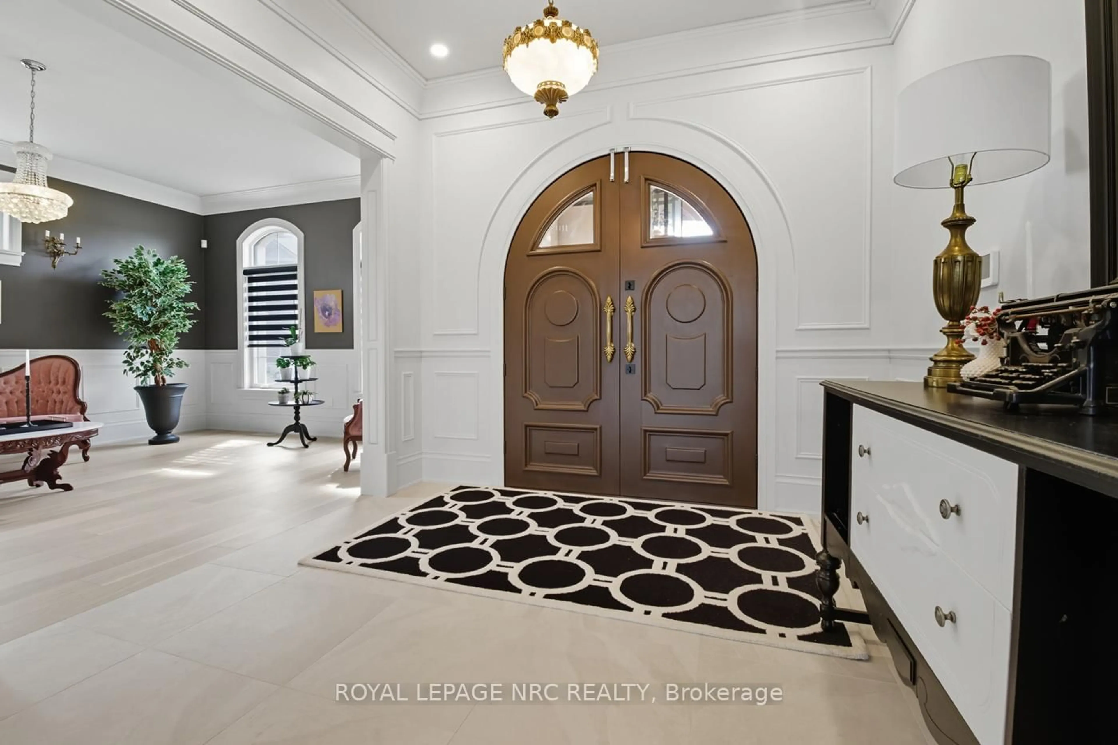 Indoor entryway for 26 Sandalwood Cres, Niagara-on-the-Lake Ontario L0S 1P0