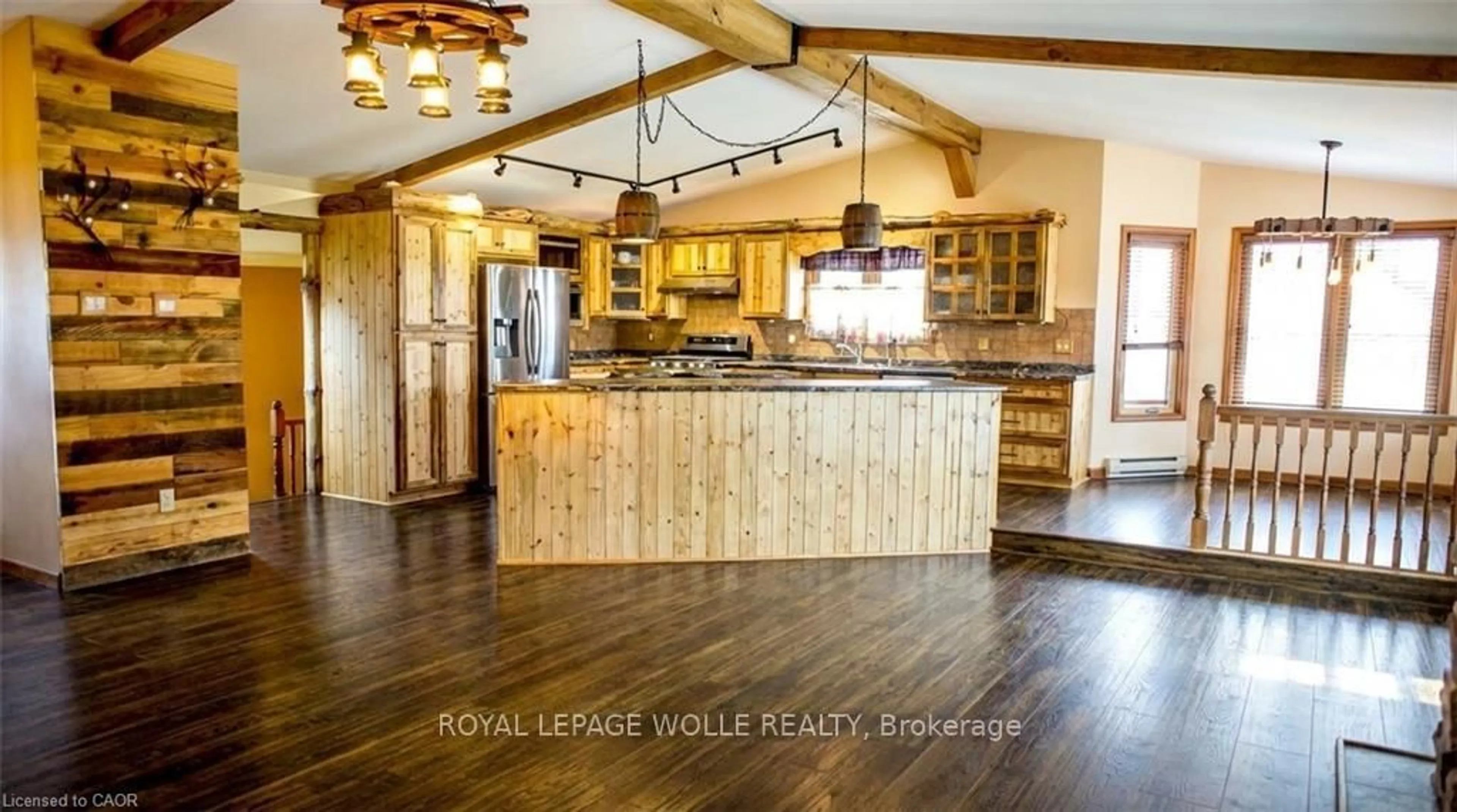 Rustic kitchen, wood/laminate floor for 333 6th Concession Rd, Brant Ontario N0E 1B0
