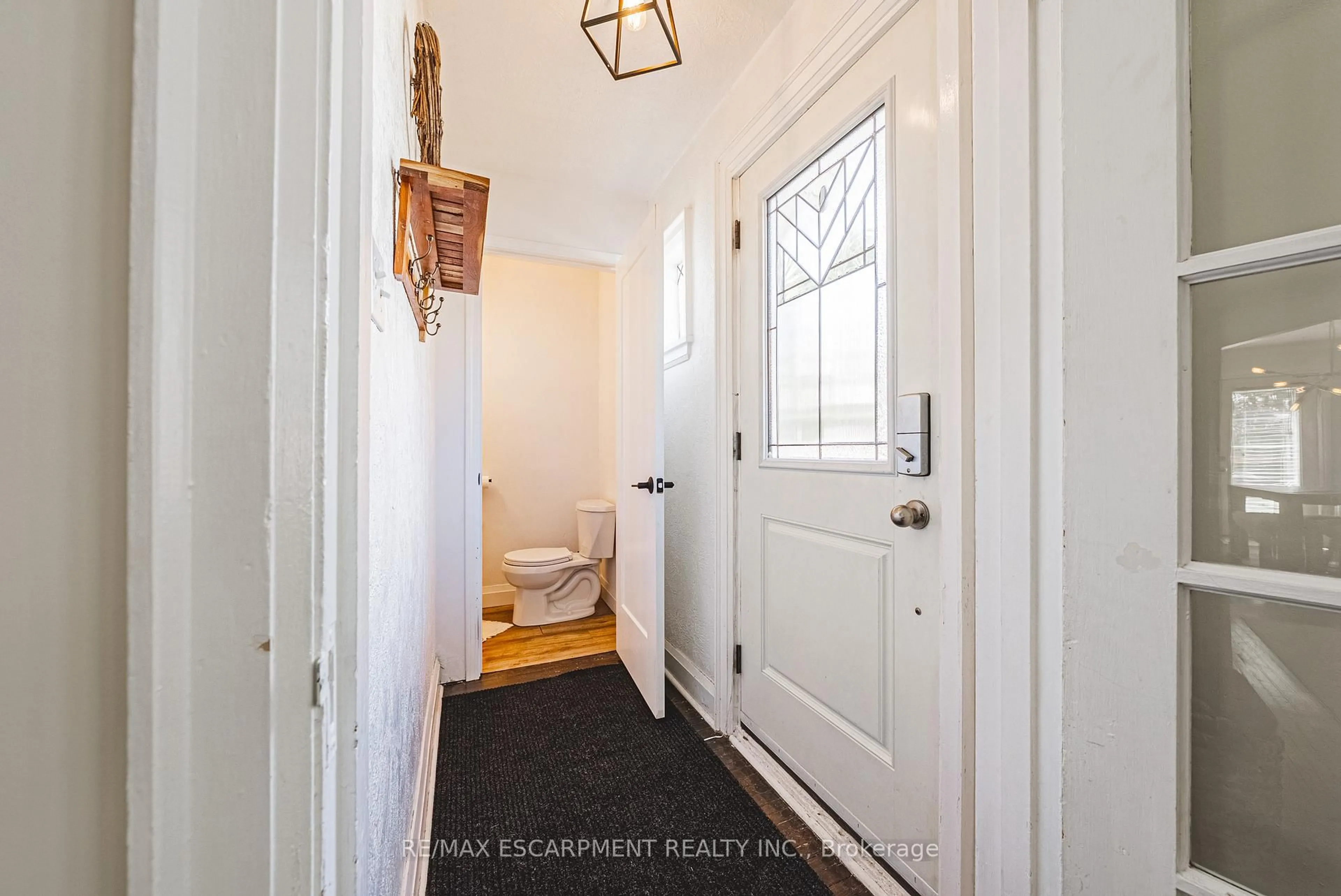 Indoor entryway for 239 Rosewood Rd, Hamilton Ontario L8K 3J5