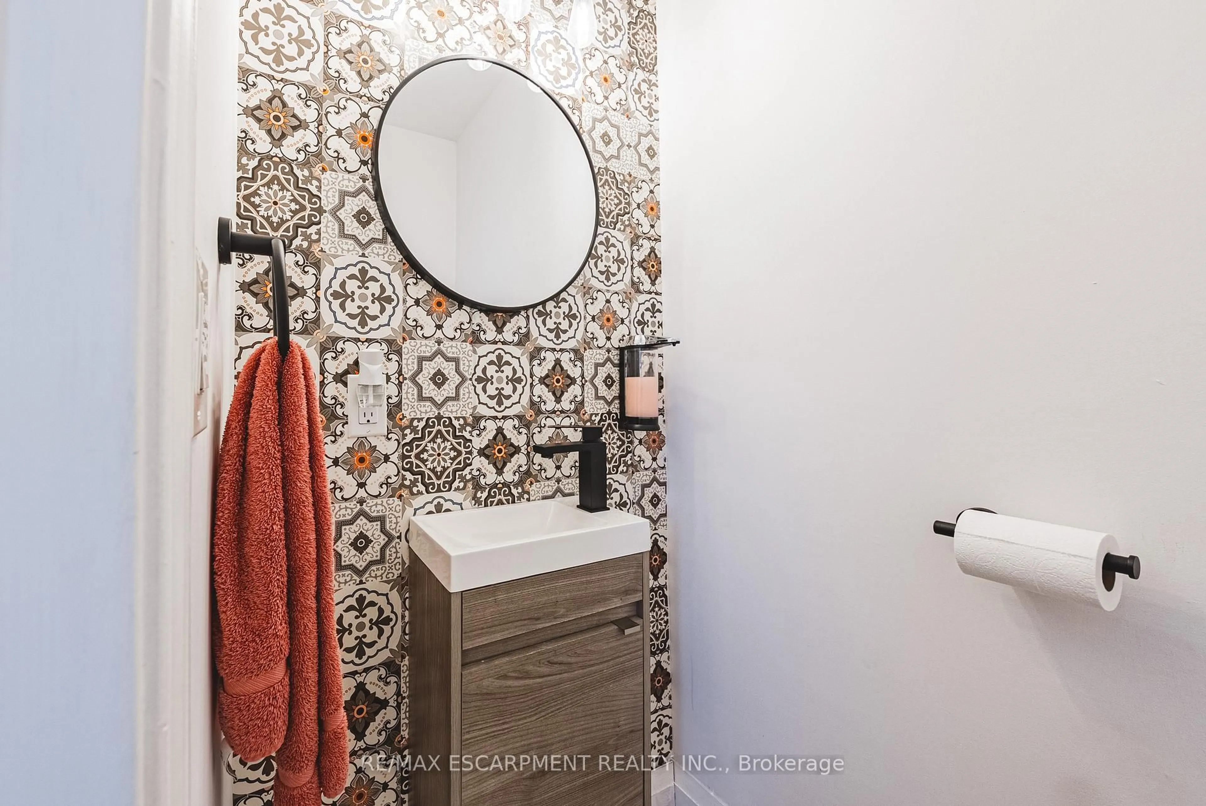 Contemporary bathroom, ceramic/tile floor for 239 Rosewood Rd, Hamilton Ontario L8K 3J5