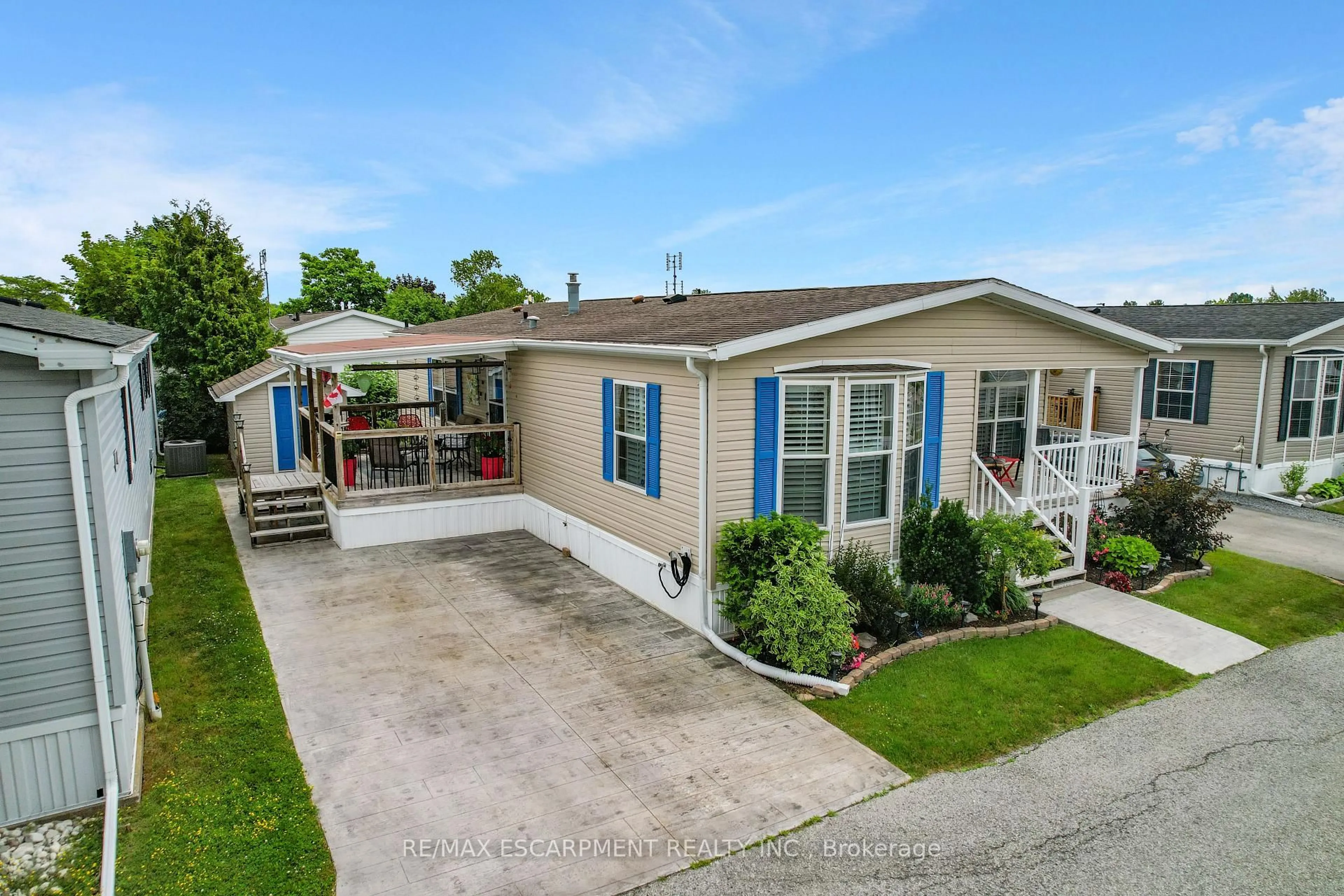 A pic from outside/outdoor area/front of a property/back of a property/a pic from drone, street for 3033 Townline Rd #107, Fort Erie Ontario L0S 1S1