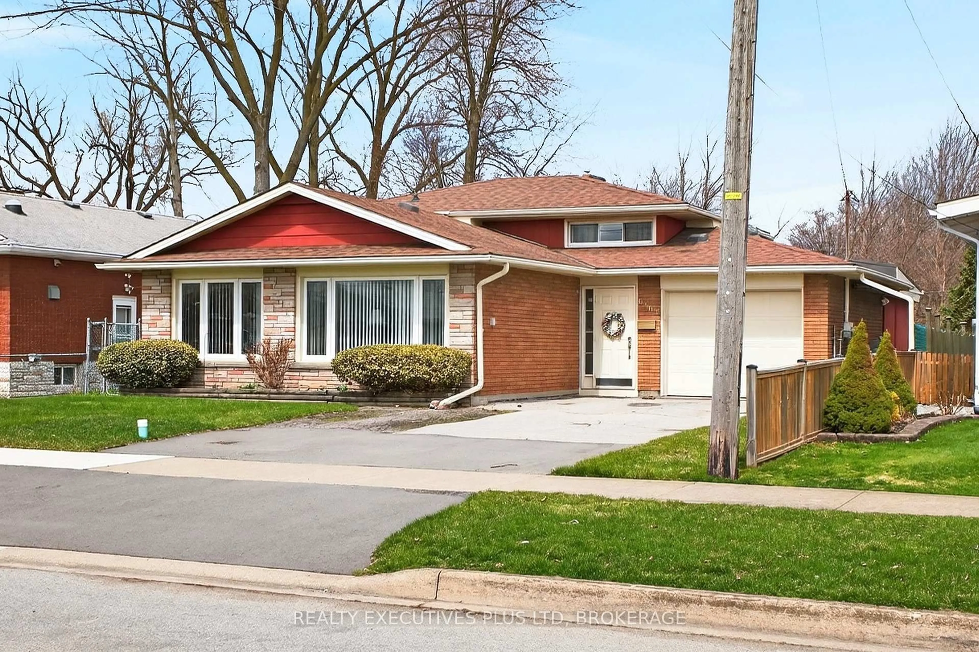 Home with brick exterior material, street for 6465 Wendy Dr, Niagara Falls Ontario L2G 3H7