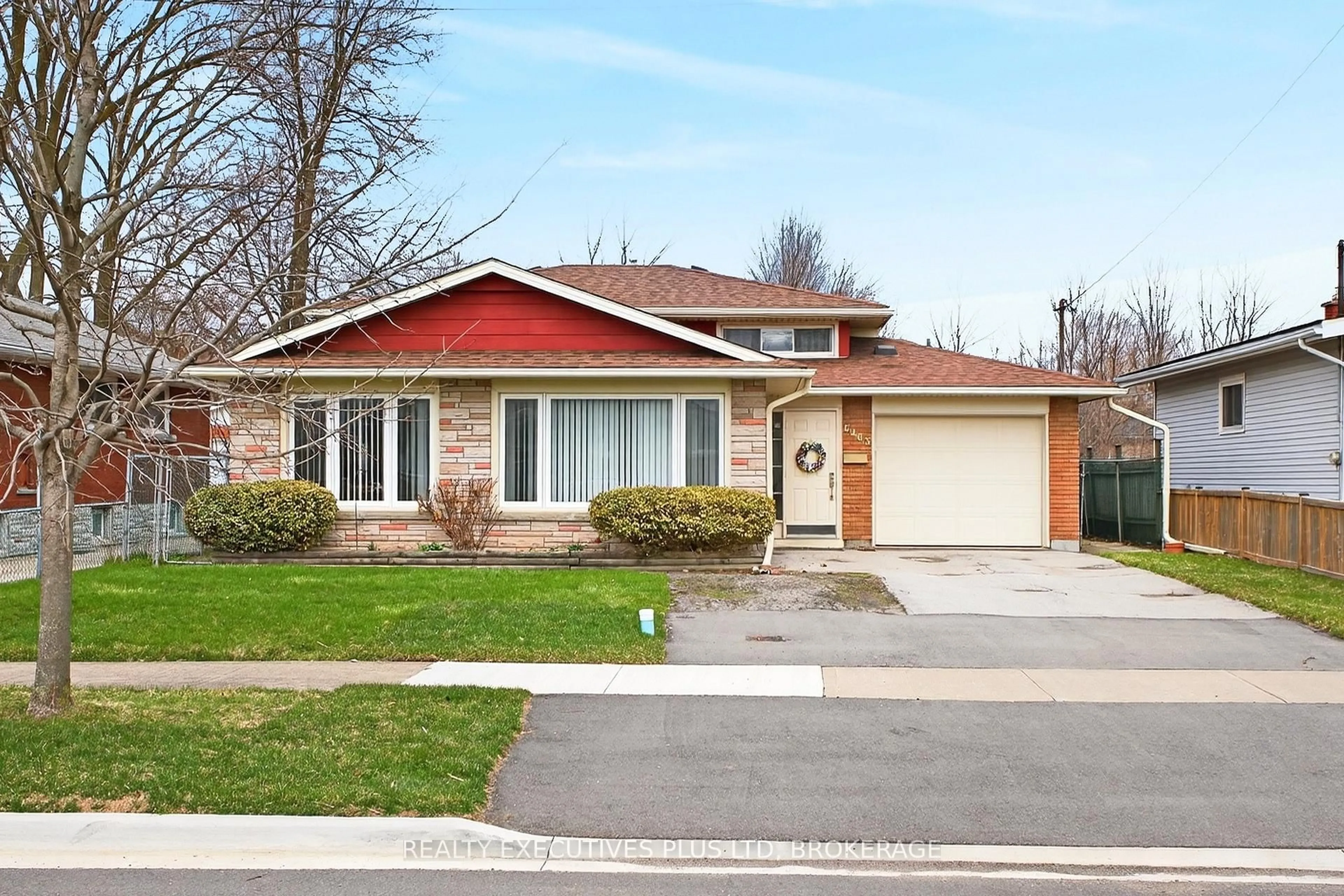 Home with brick exterior material, street for 6465 Wendy Dr, Niagara Falls Ontario L2G 3H7