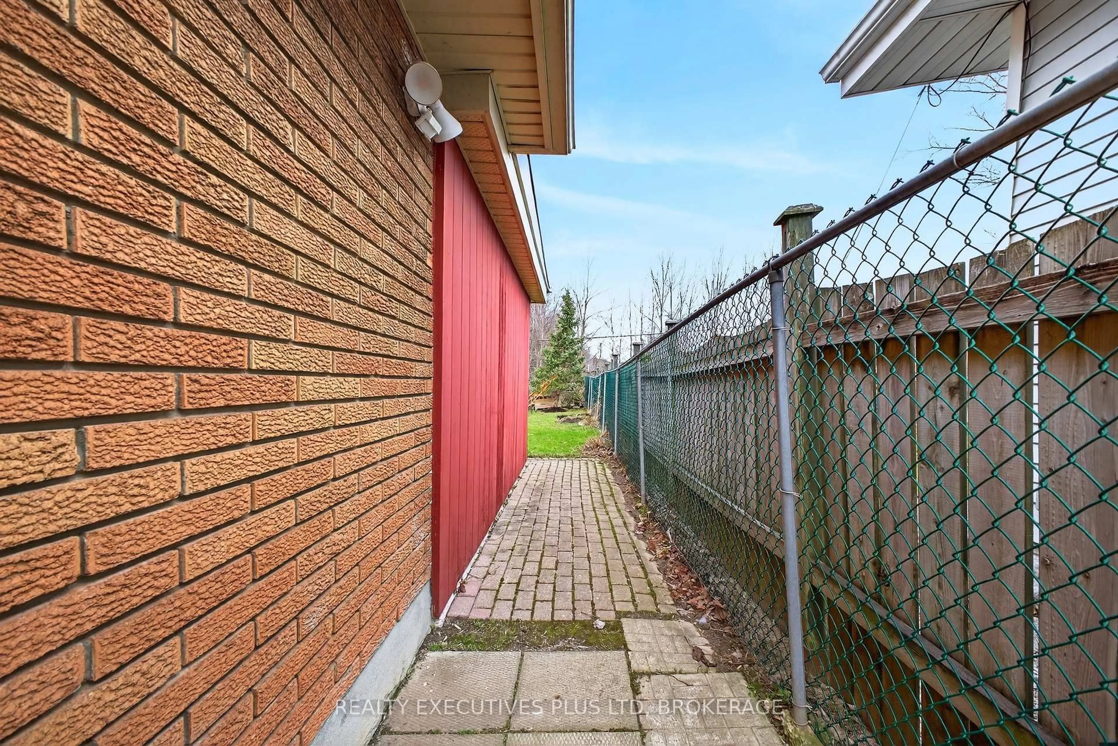 Patio, street for 6465 Wendy Dr, Niagara Falls Ontario L2G 3H7