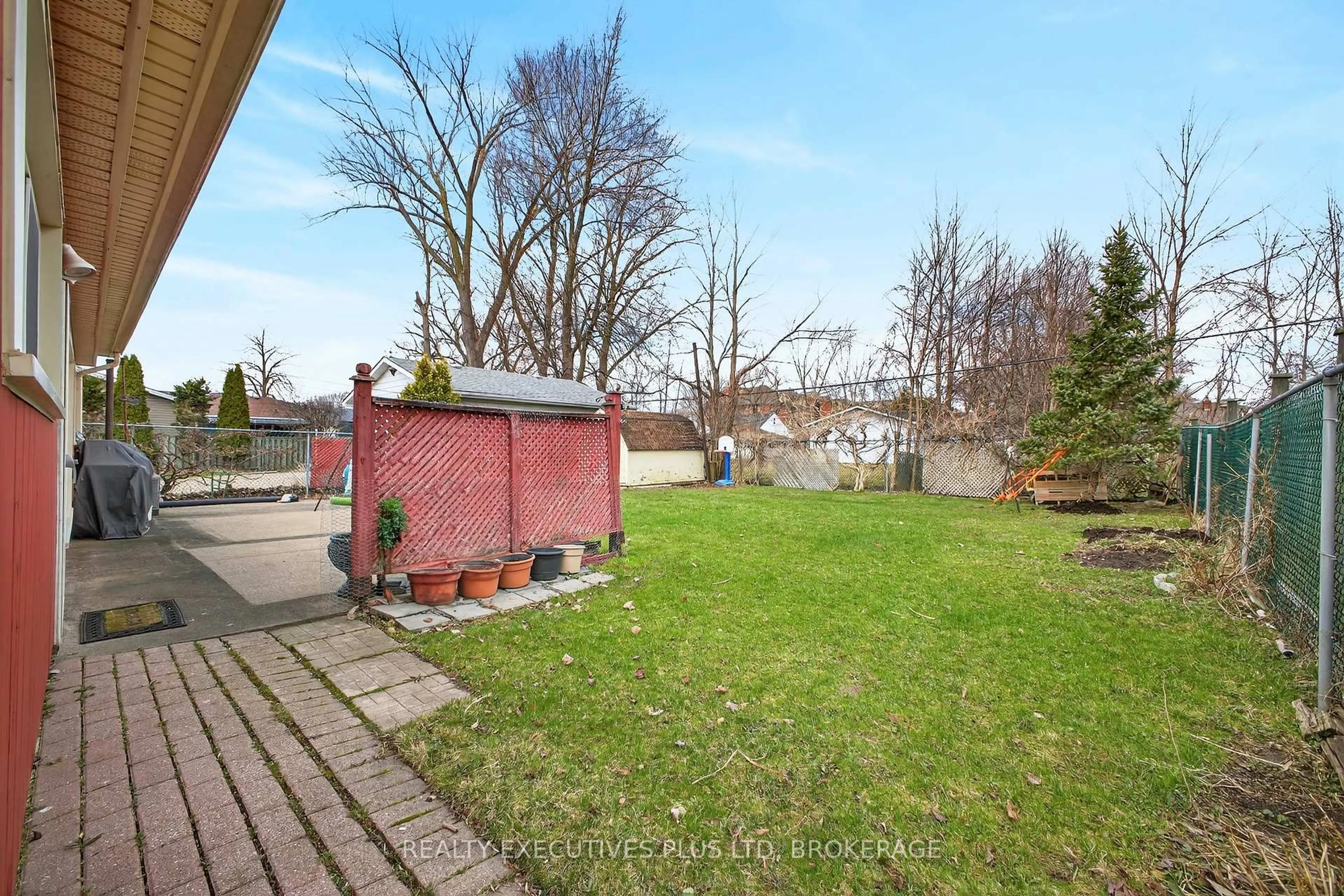 Patio, street for 6465 Wendy Dr, Niagara Falls Ontario L2G 3H7