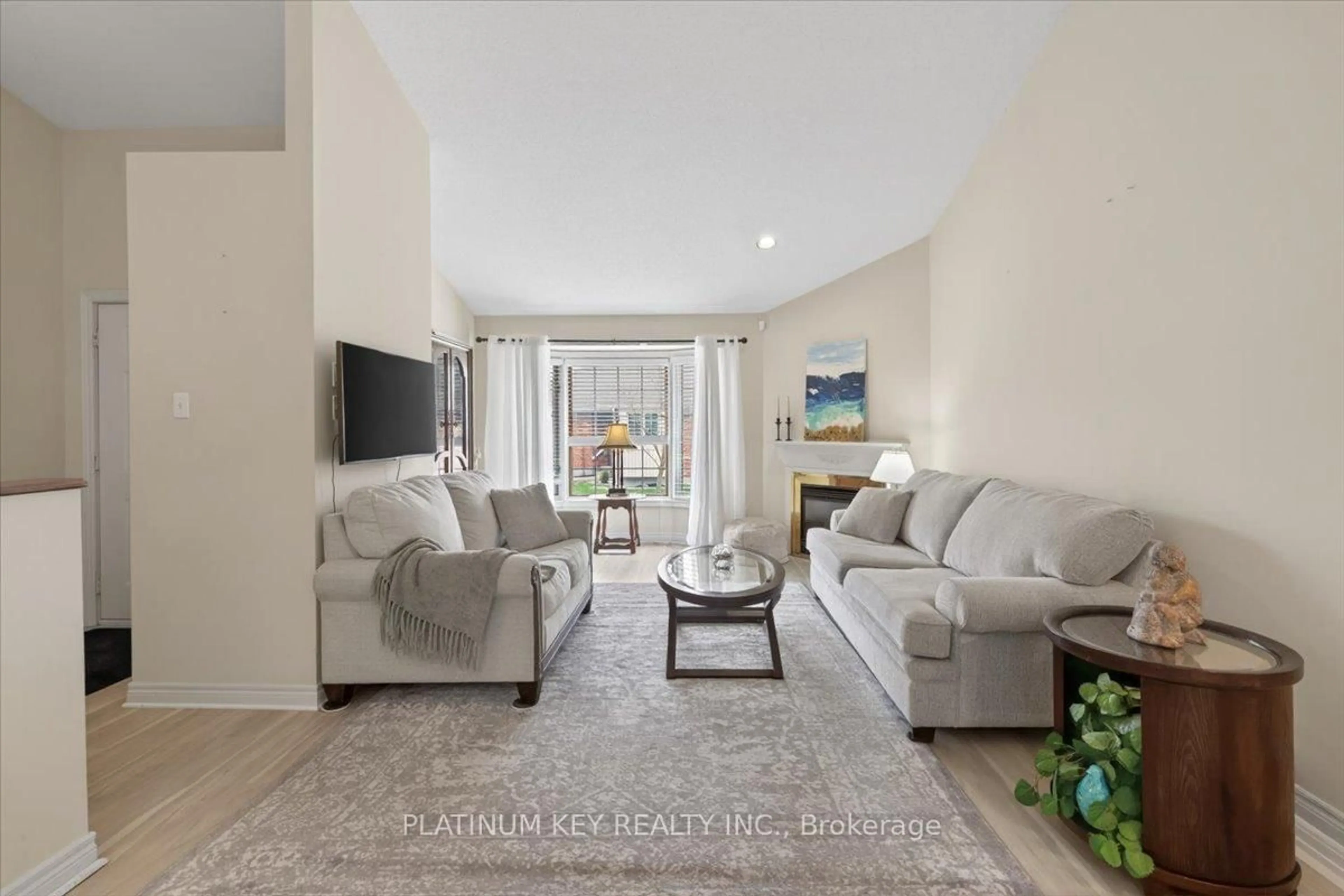 Living room with furniture, unknown for 307 Metcalfe St #6, Strathroy-Caradoc Ontario N7G 0B3