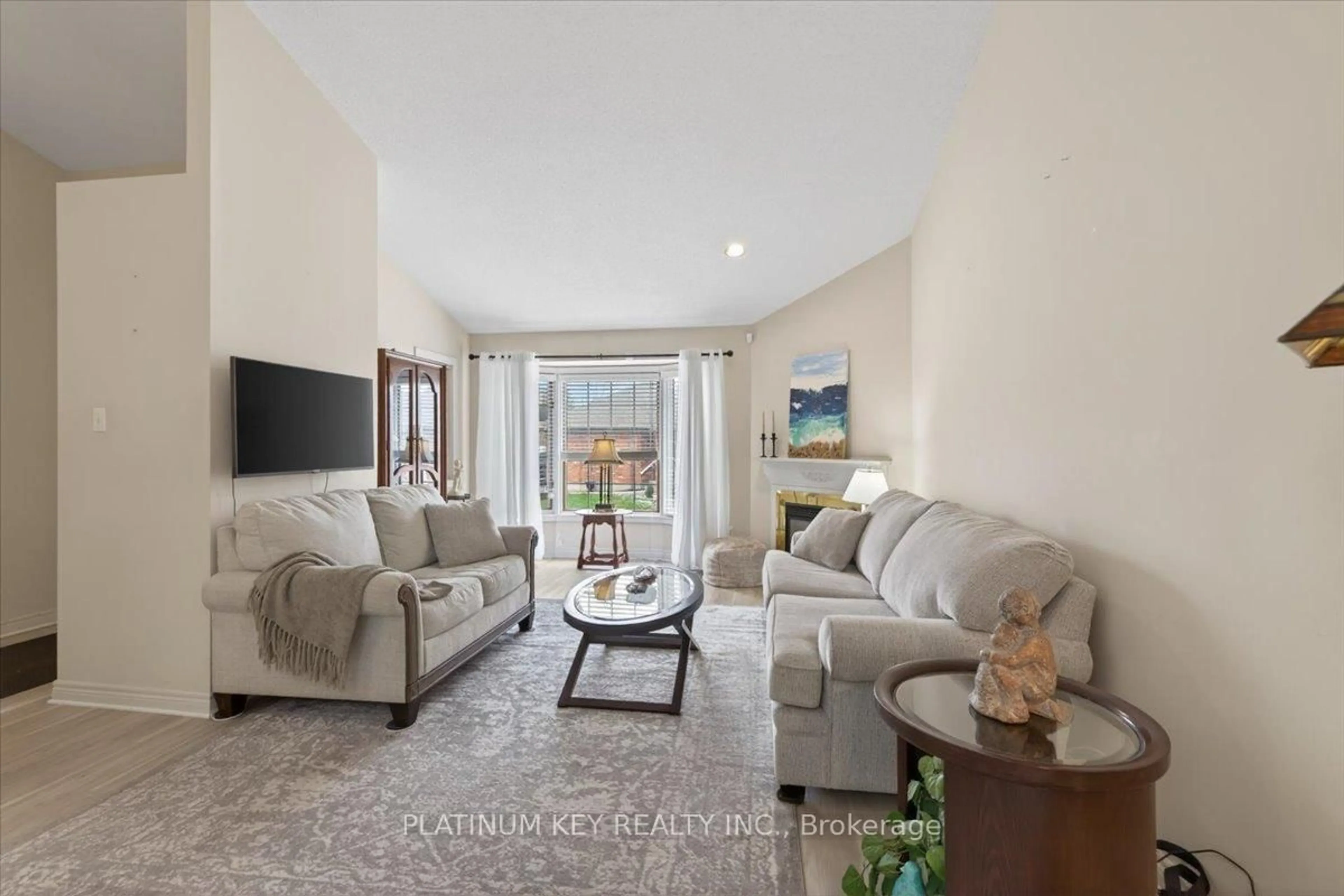 Living room with furniture, unknown for 307 Metcalfe St #6, Strathroy-Caradoc Ontario N7G 0B3