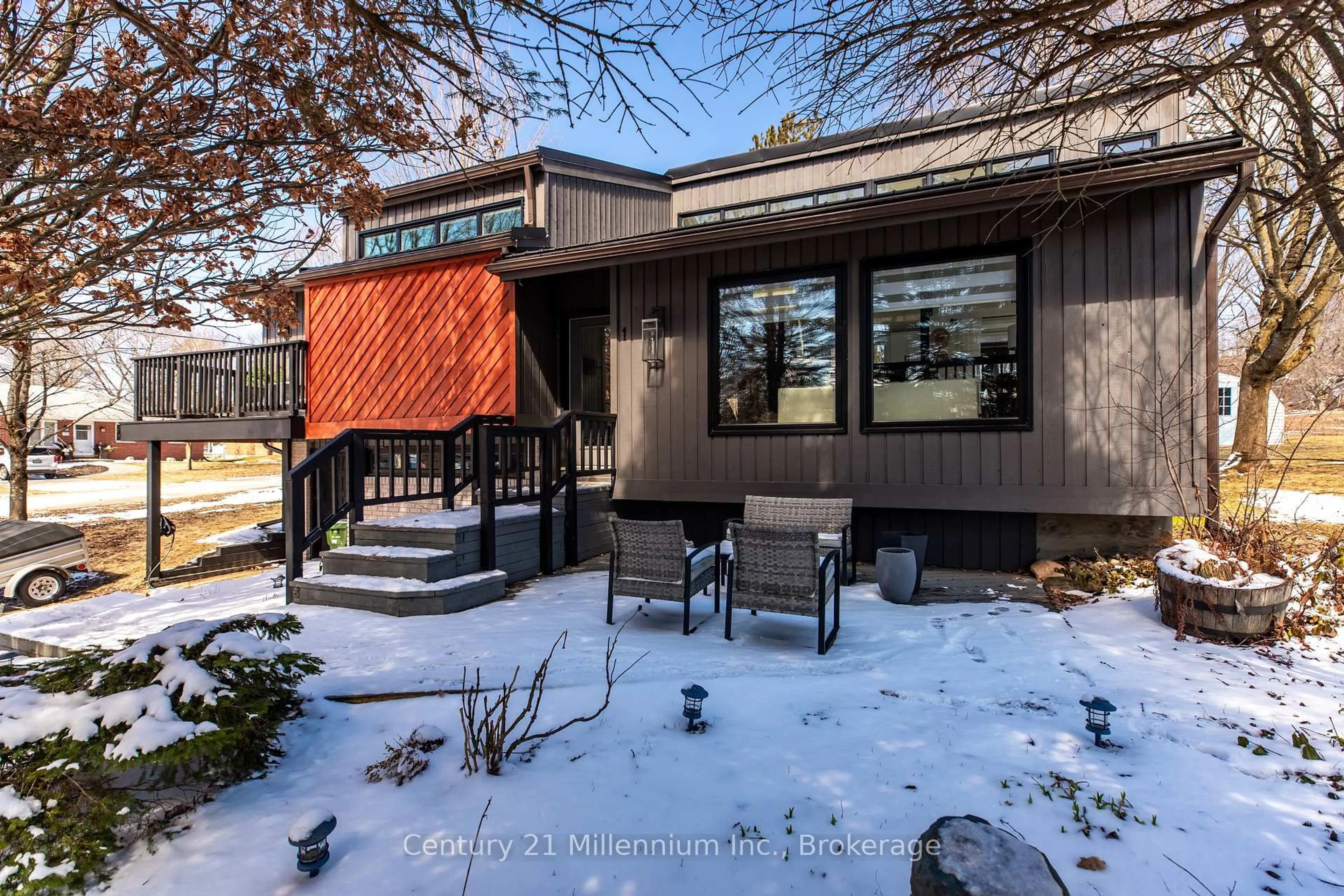 Unknown for 1 Armstrong Cres, Grey Highlands Ontario N0C 1H0