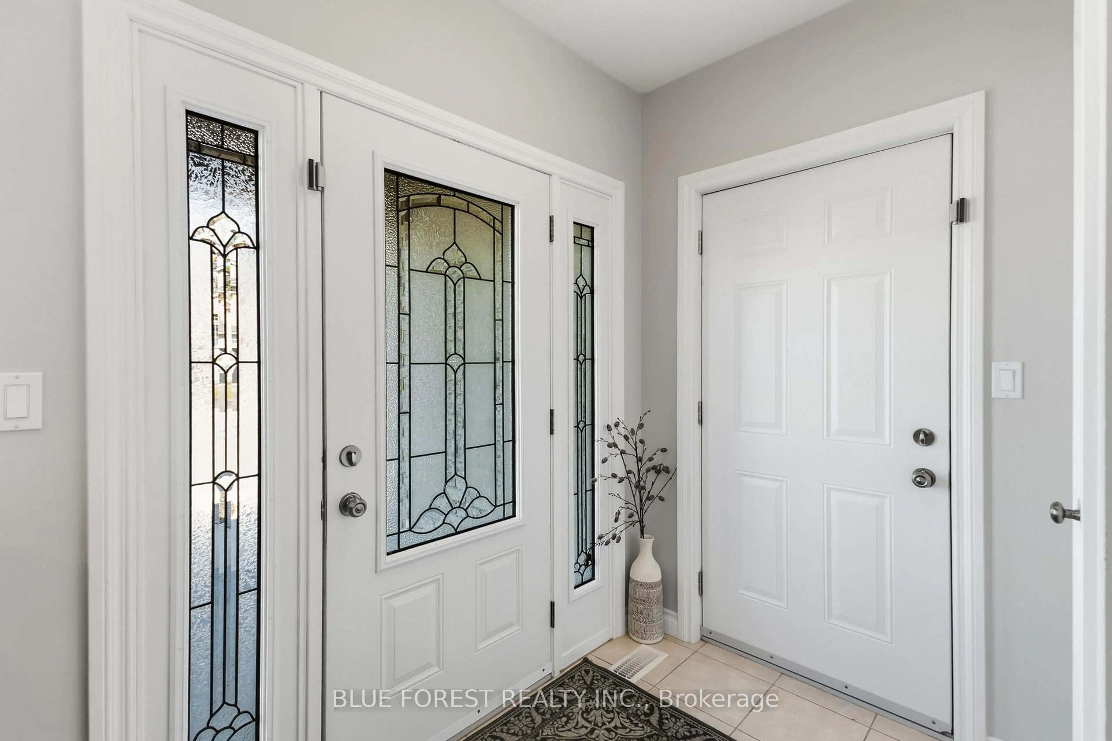 Indoor entryway for 29 Holland Ave, Aylmer Ontario N5H 3J2