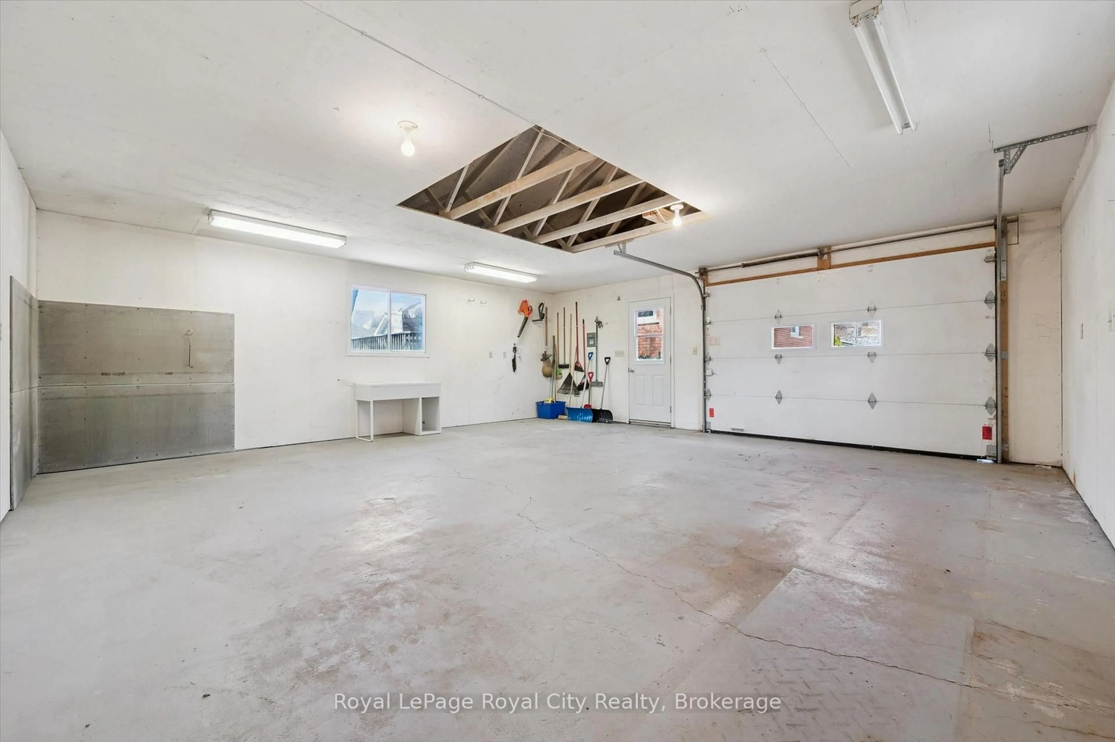 Indoor garage for 16 Kenwood Cres, Guelph Ontario N1H 6E5