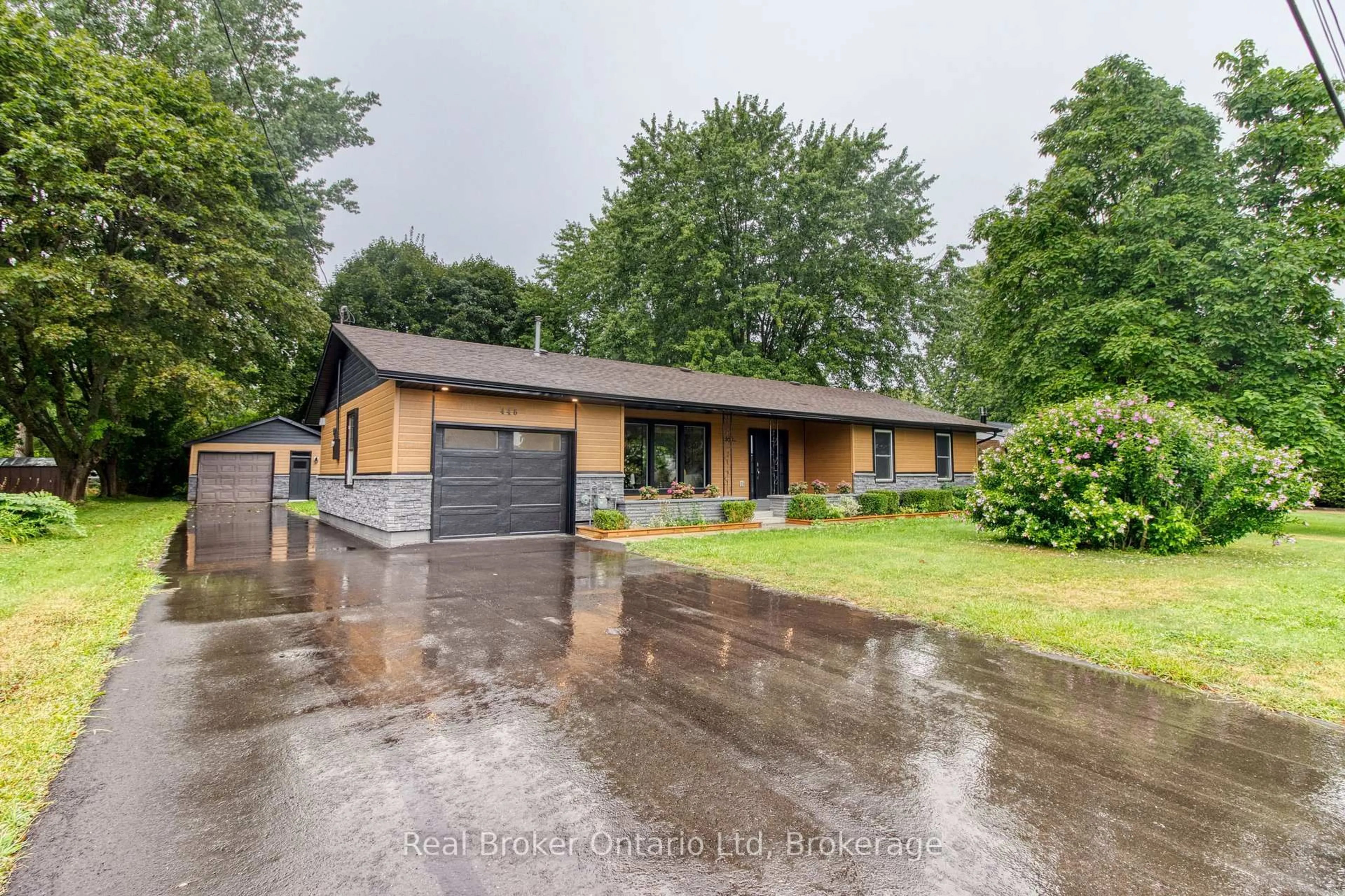 A pic from outside/outdoor area/front of a property/back of a property/a pic from drone, street for 446 Isaac St, South Bruce Peninsula Ontario N0H 2T0