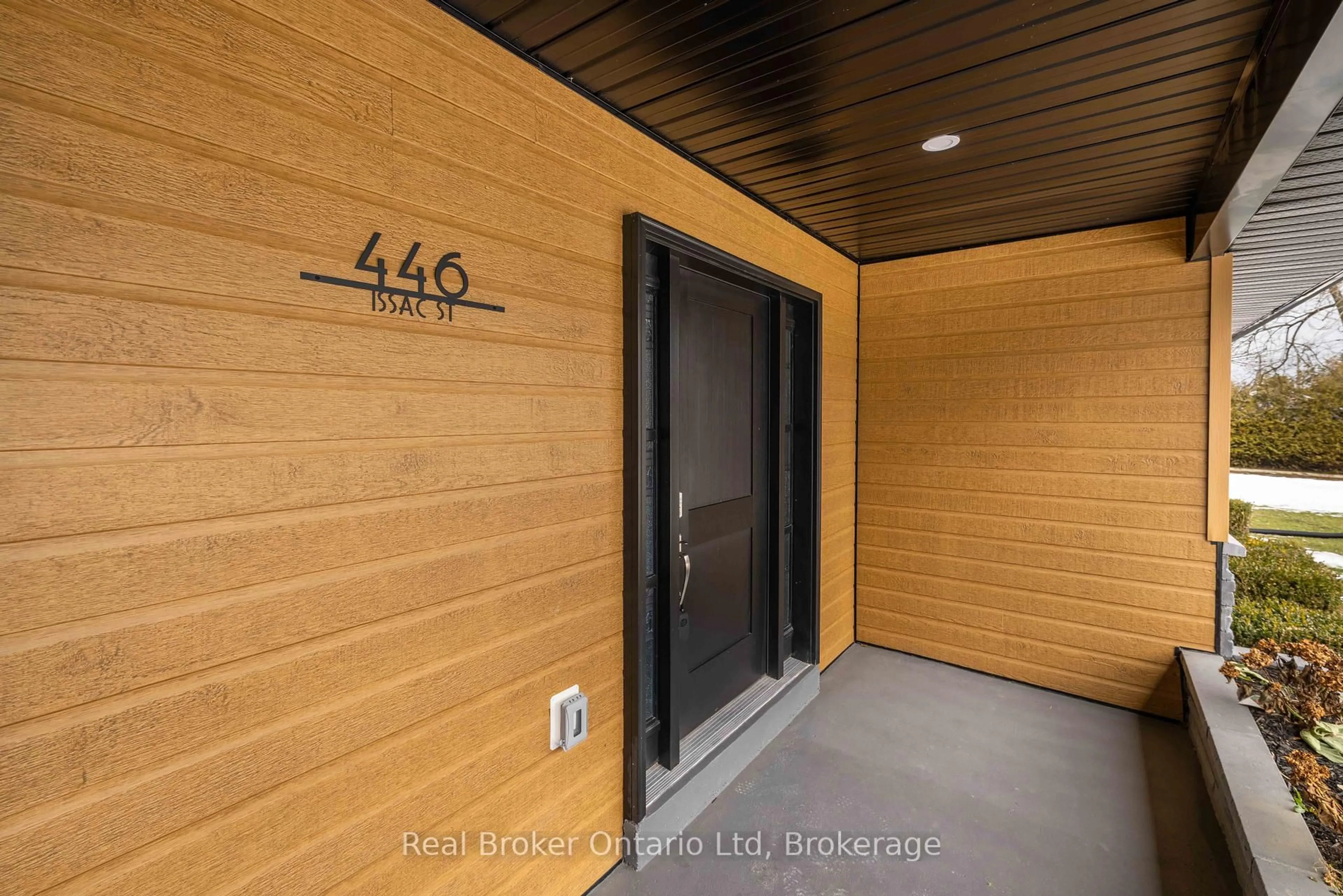 Indoor foyer for 446 Isaac St, South Bruce Peninsula Ontario N0H 2T0