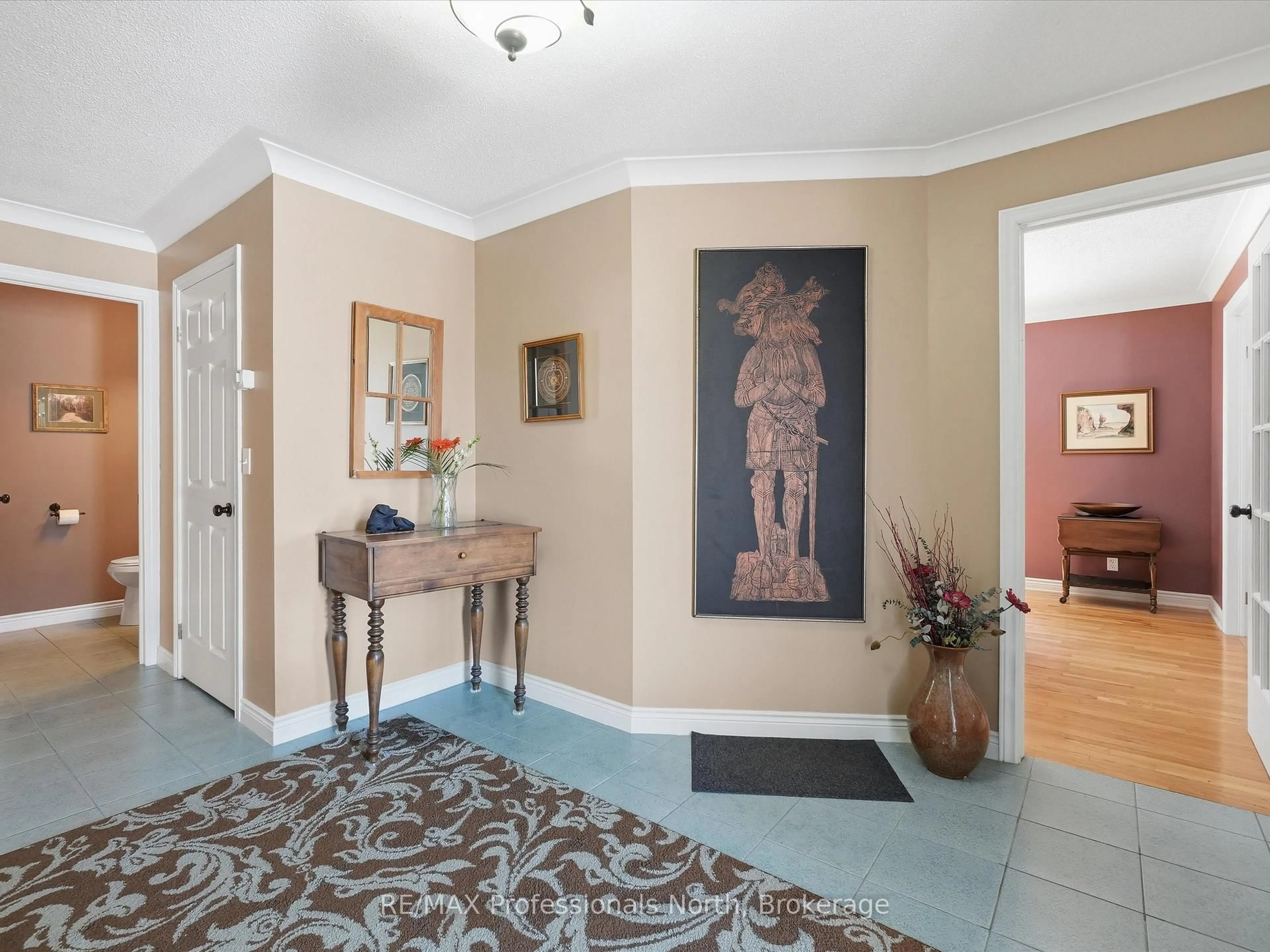 Indoor entryway for 31 THE GRANITE BLUFF, Bracebridge Ontario P1L 1L4