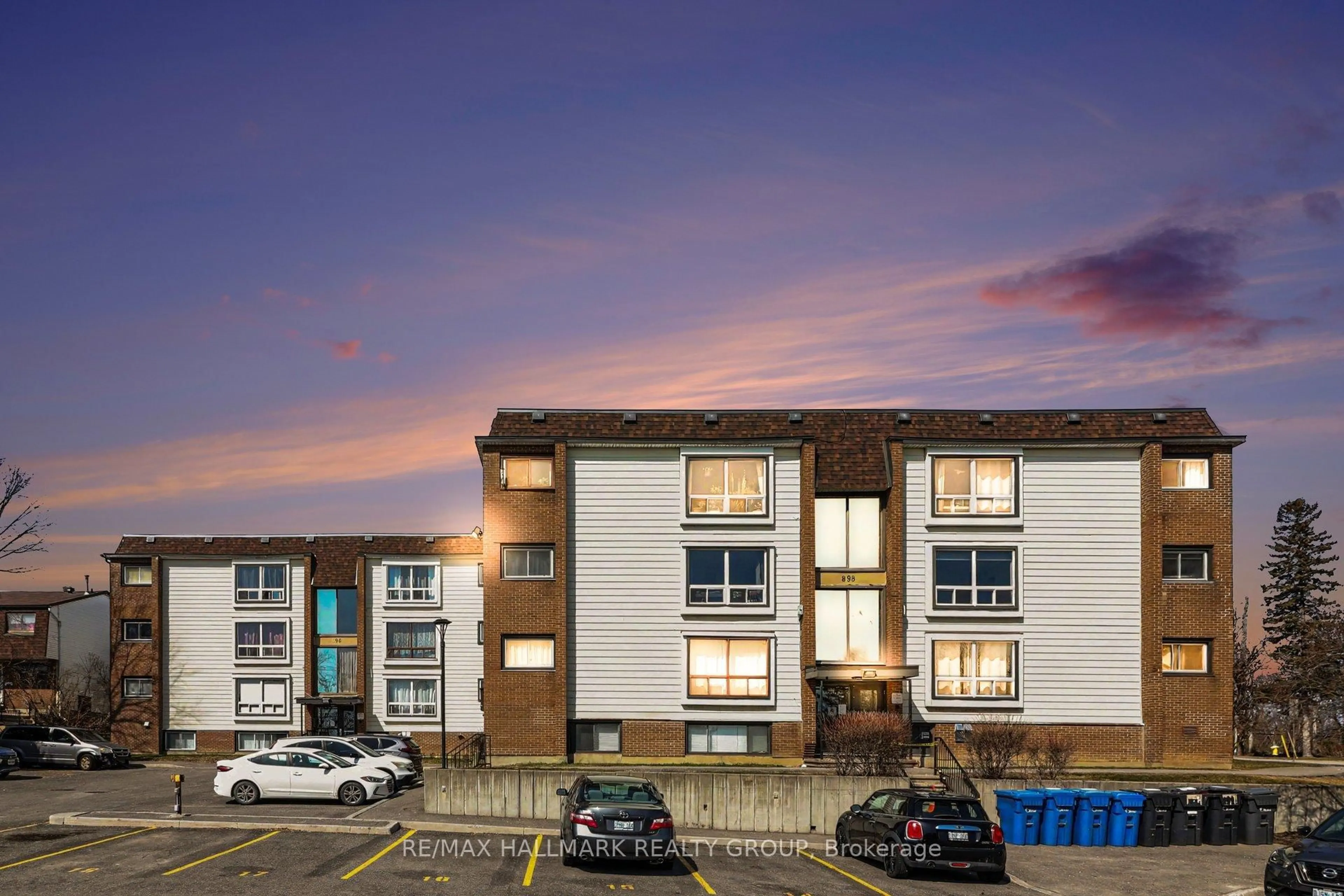 A pic from outside/outdoor area/front of a property/back of a property/a pic from drone, building for 898 Elmsmere Rd #2, Ottawa Ontario K1J 7T6