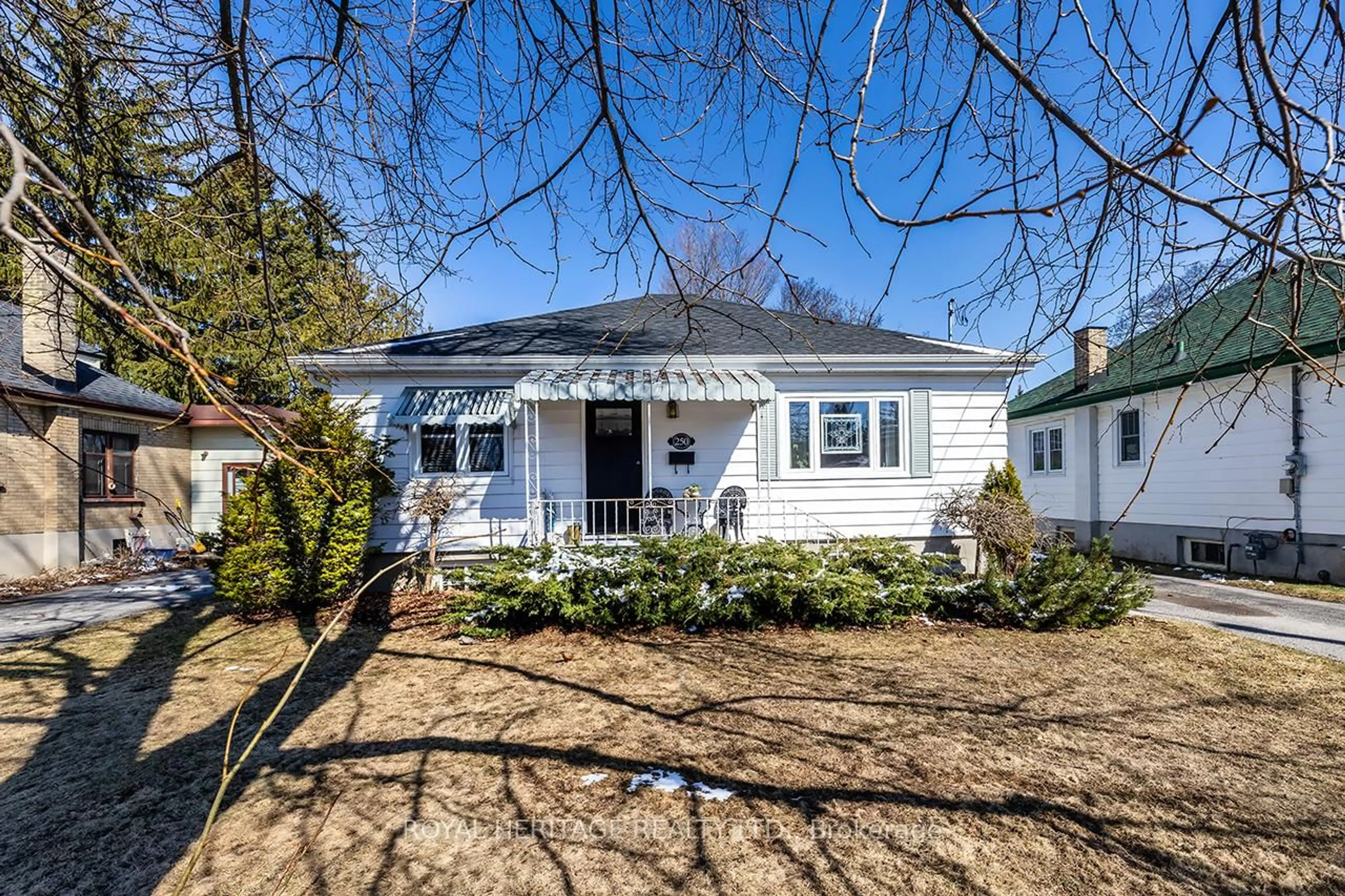 Home with vinyl exterior material, street for 250 King George St, Peterborough Ontario K9J 1R8