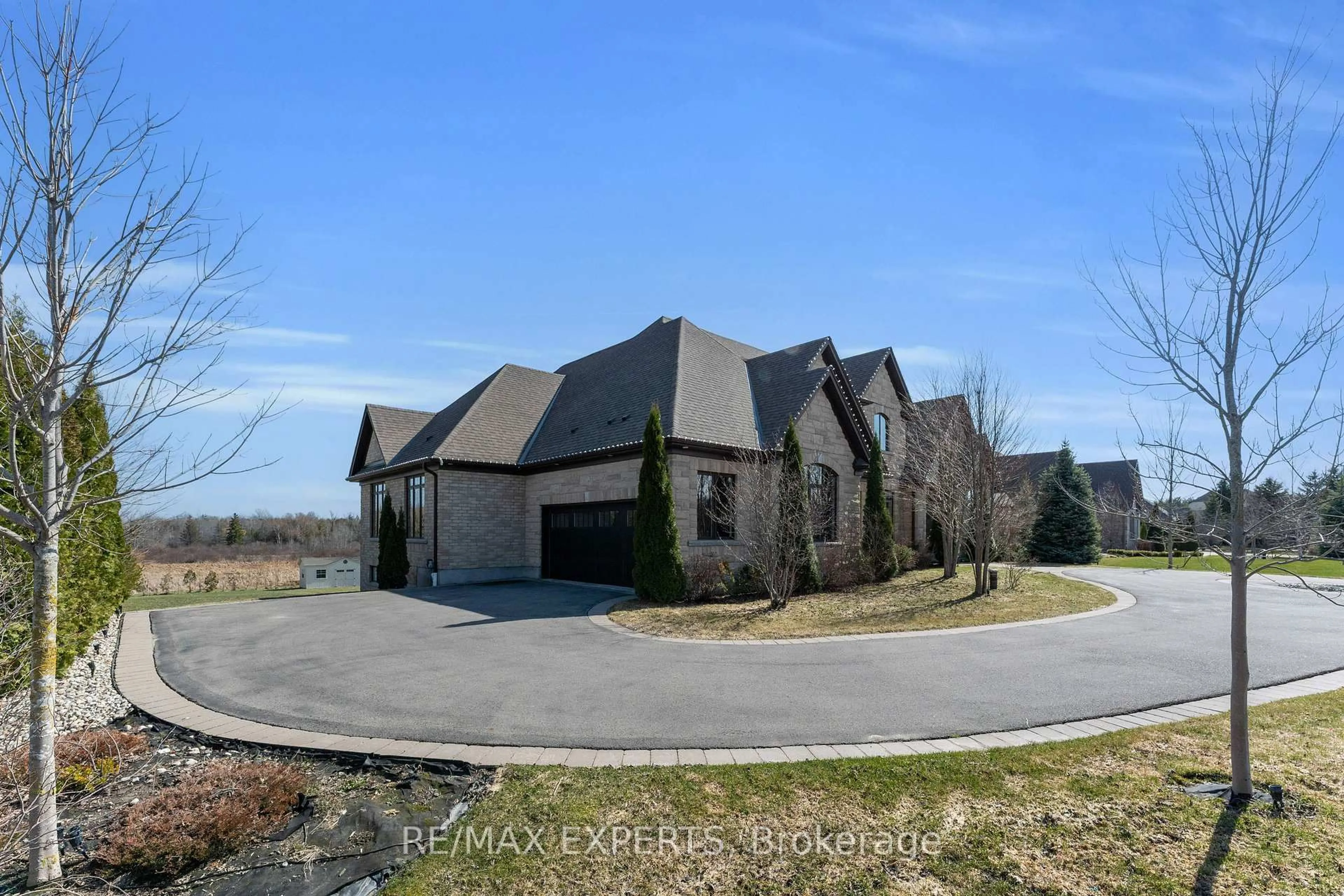 A pic from outside/outdoor area/front of a property/back of a property/a pic from drone, street for 10 Old Ruby Lane, Puslinch Ontario N0B 2J0