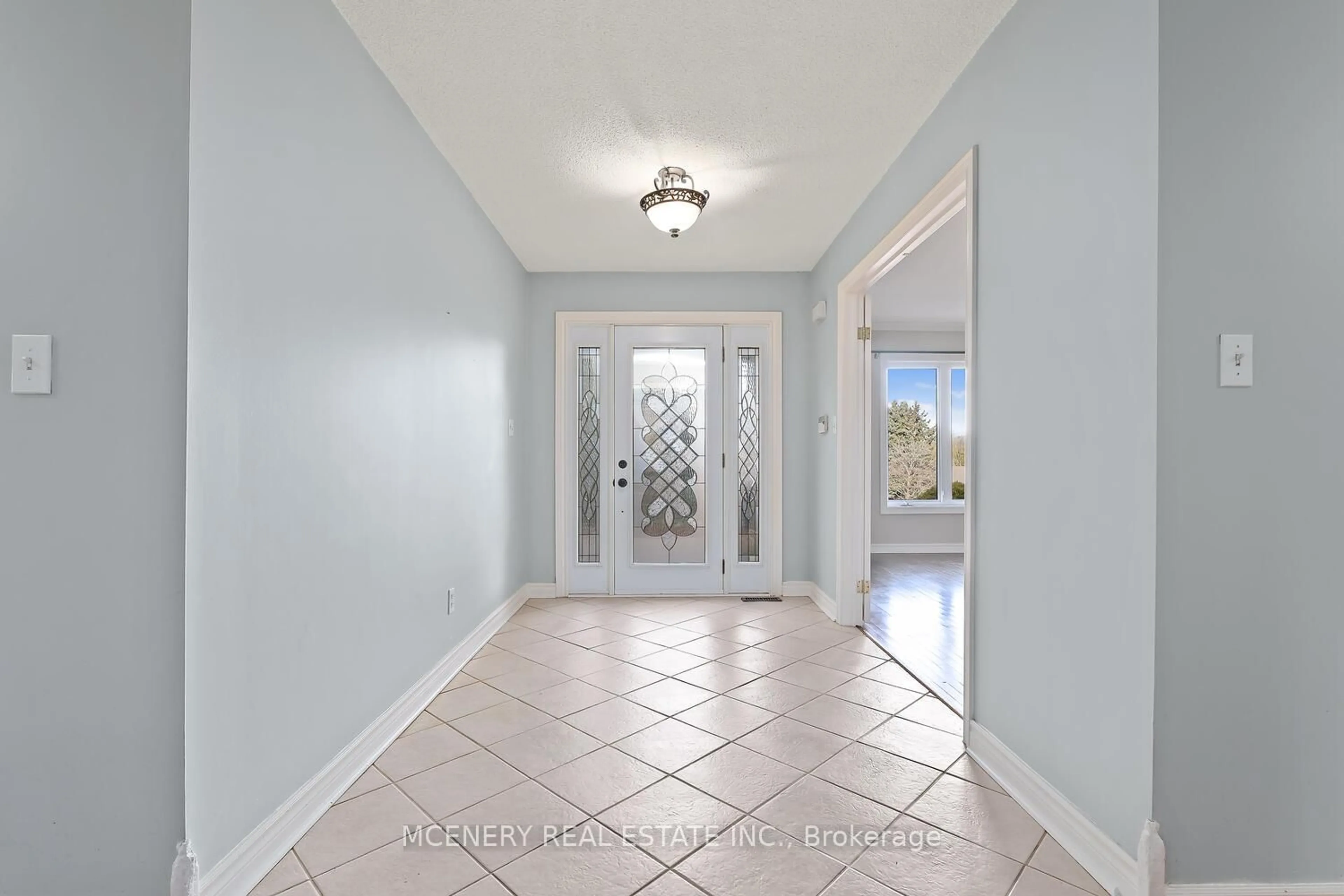 Indoor entryway for 16 PATRICK Dr, Erin Ontario N0B 1T0