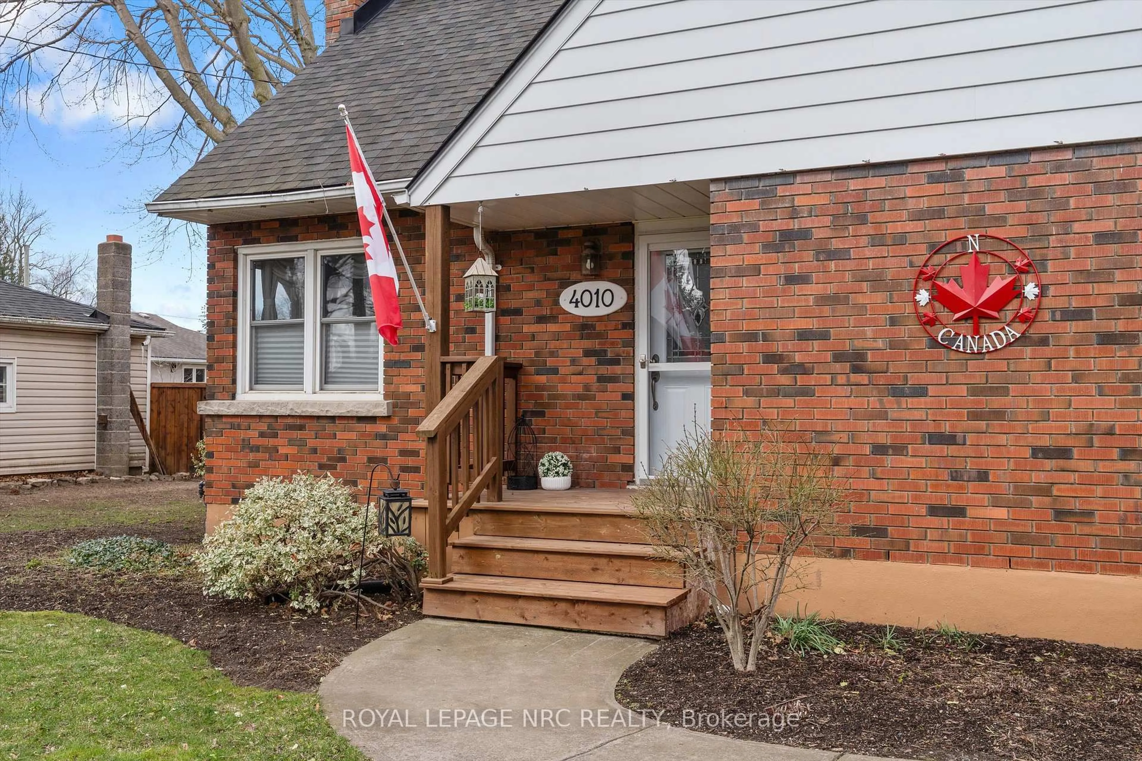 Home with brick exterior material, street for 4010 Miller Ave, Lincoln Ontario L0R 2C0