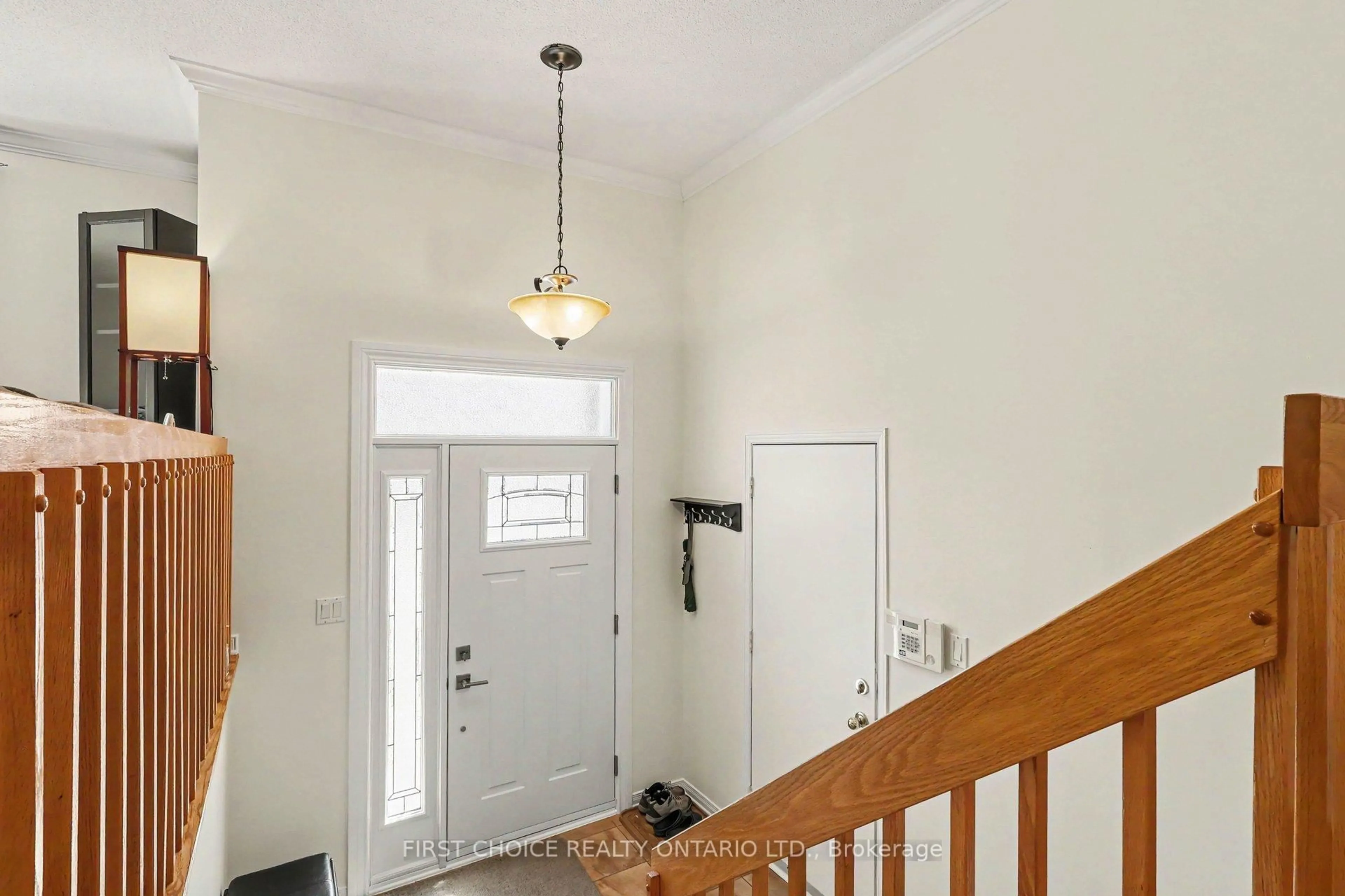 Indoor entryway for 3395 Descotes Circ, Clarence-Rockland Ontario K4K 1A8