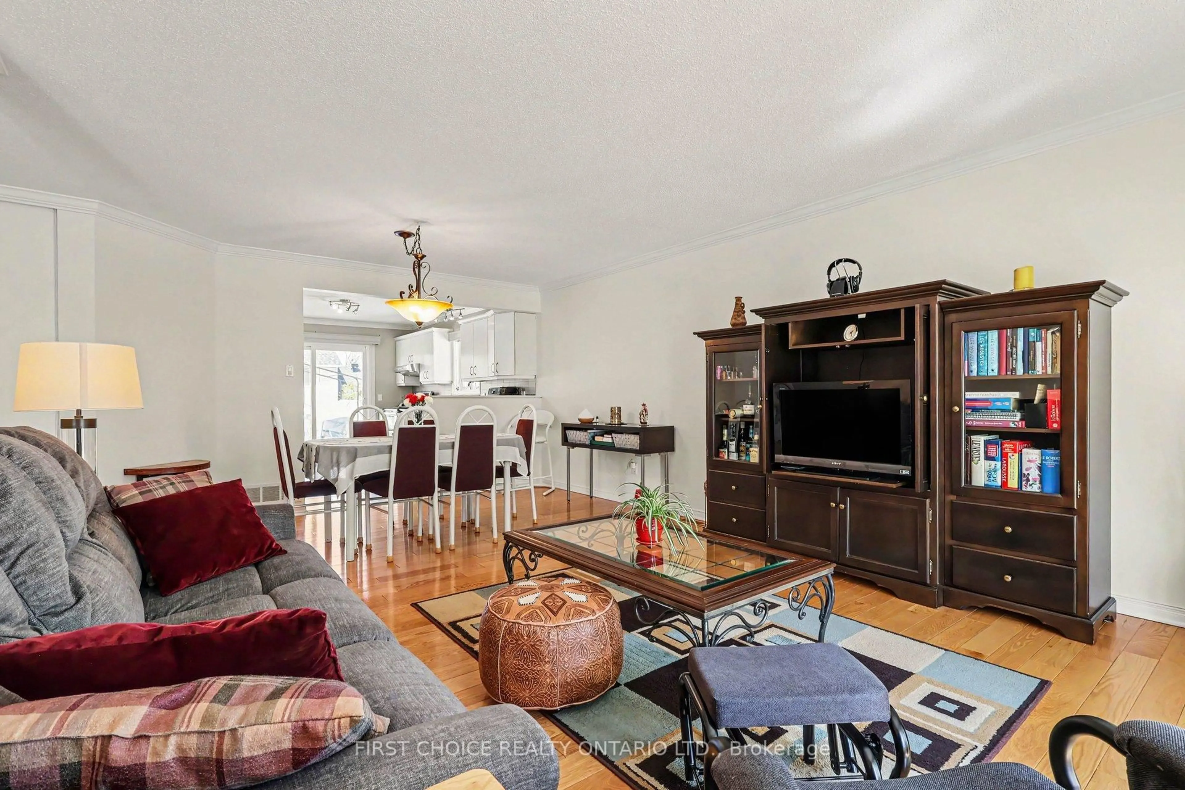 Living room with furniture, wood/laminate floor for 3395 Descotes Circ, Clarence-Rockland Ontario K4K 1A8