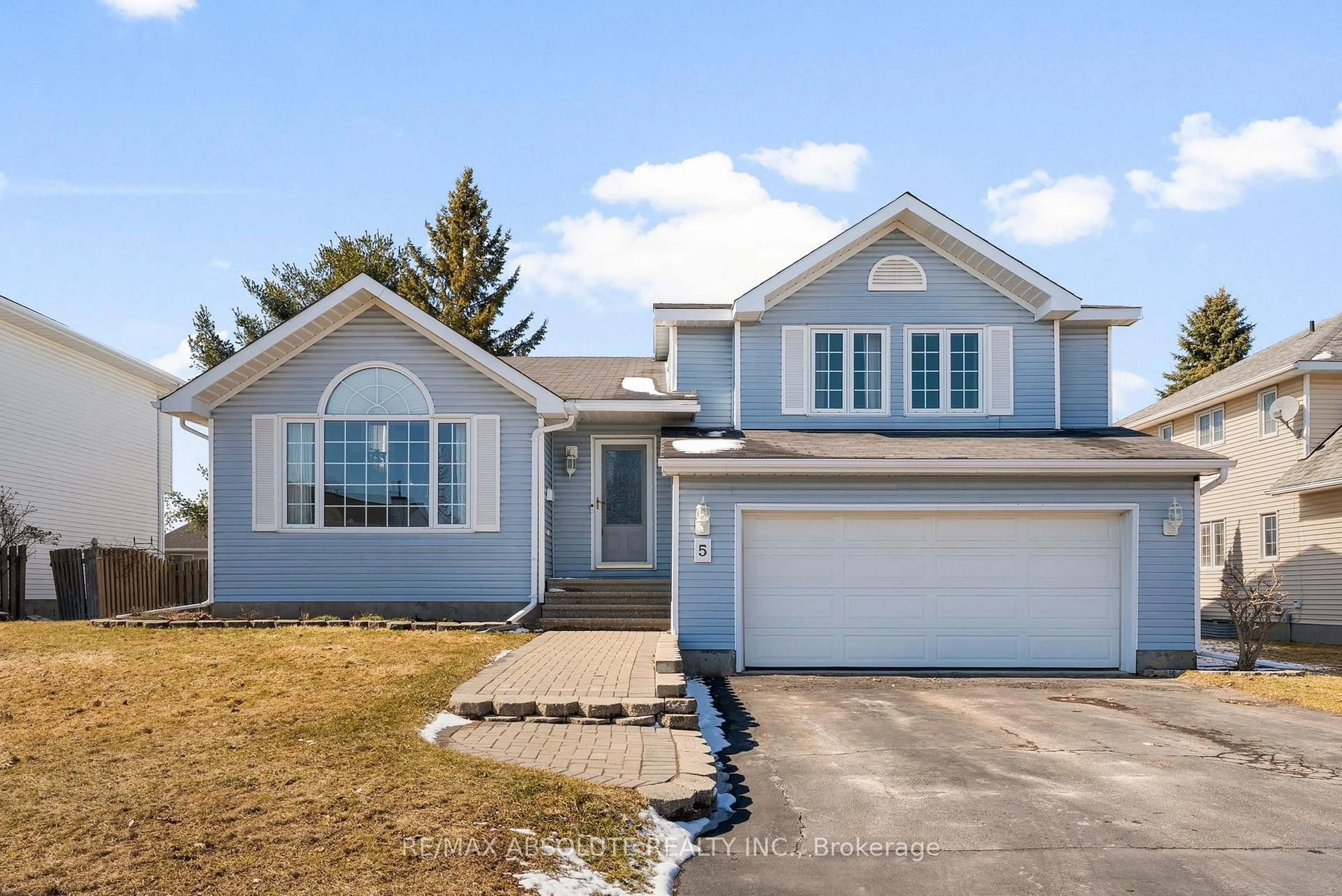 Home with vinyl exterior material, street for 5 Gardner St, Arnprior Ontario K7S 3S1